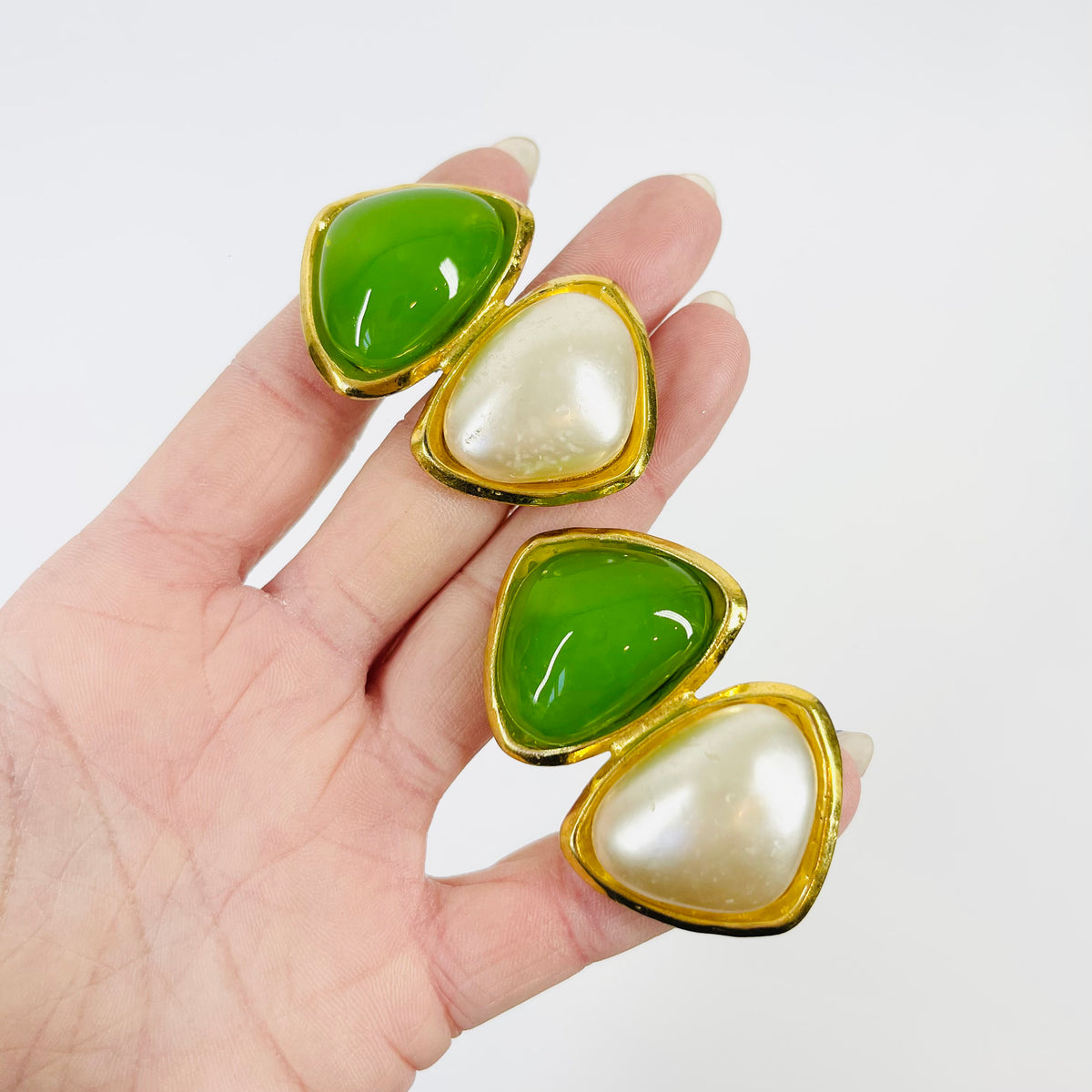 1980s RUNWAY CHANEL GRIPOIX GREEN GLASS MABE PEARL STATEMENT CLIP ON EARRINGS