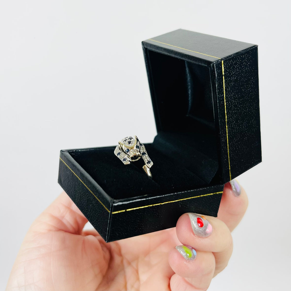 1950s 9K MIXED 14K WHITE YELLOW GOLD DIAMOND SAPPHIRE SNOW LEOPARD RING (M)