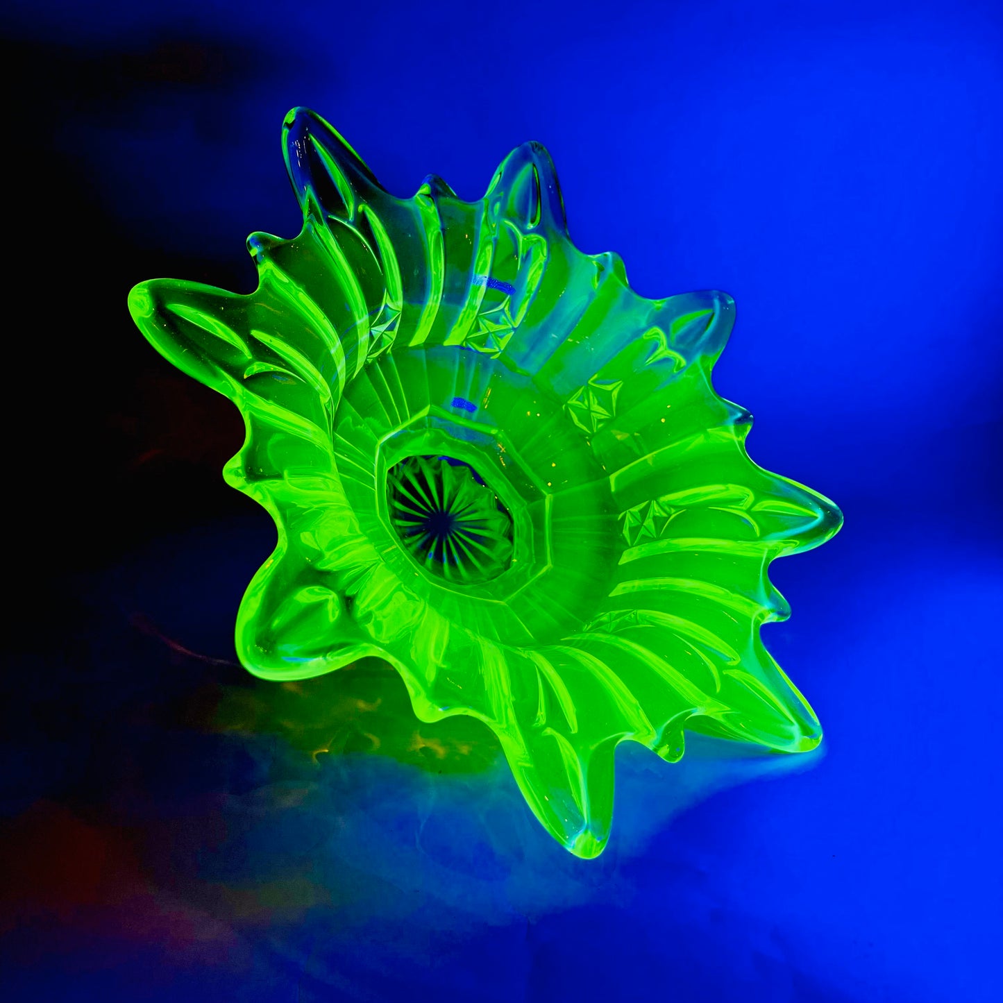 STARBURST URANIUM GLASS BOWL