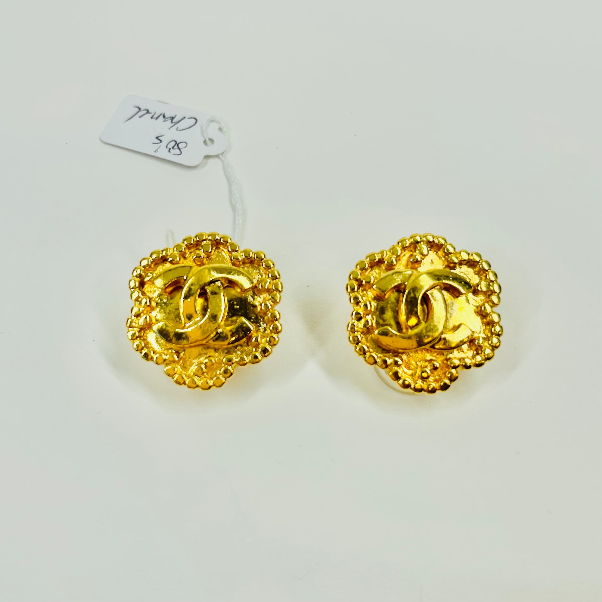 1980s CHANEL FILIGREE FLOWER (WITH BORDER) GOLD LOGO BUTTON CLIP ON EARRINGS