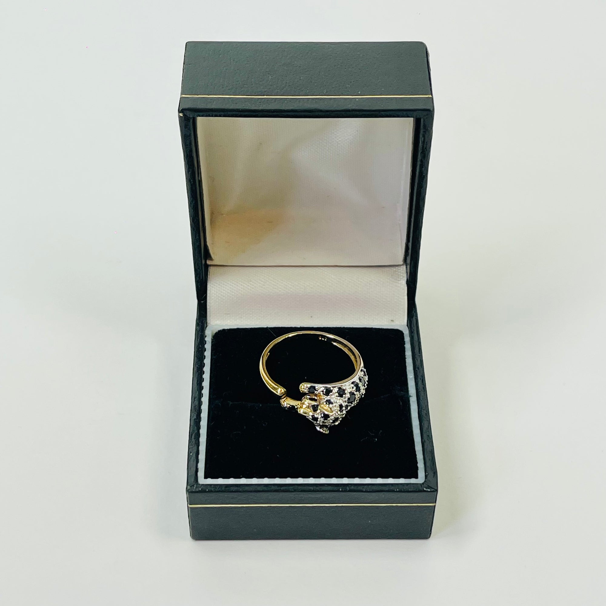 1970s 9 MIXED 14K WHITE YELLOW GOLD DIAMOND BLACK SAPPHIRE SNOW LEOPARD RING