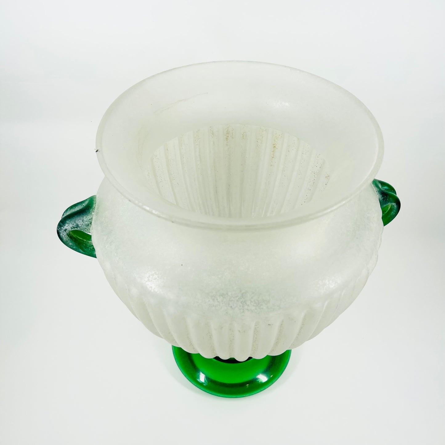 LARGE ANTIQUE ART DECO MURANO SCAVO FOOTED WHITE ACID GLASS VASE WITH GREEN HANDLES