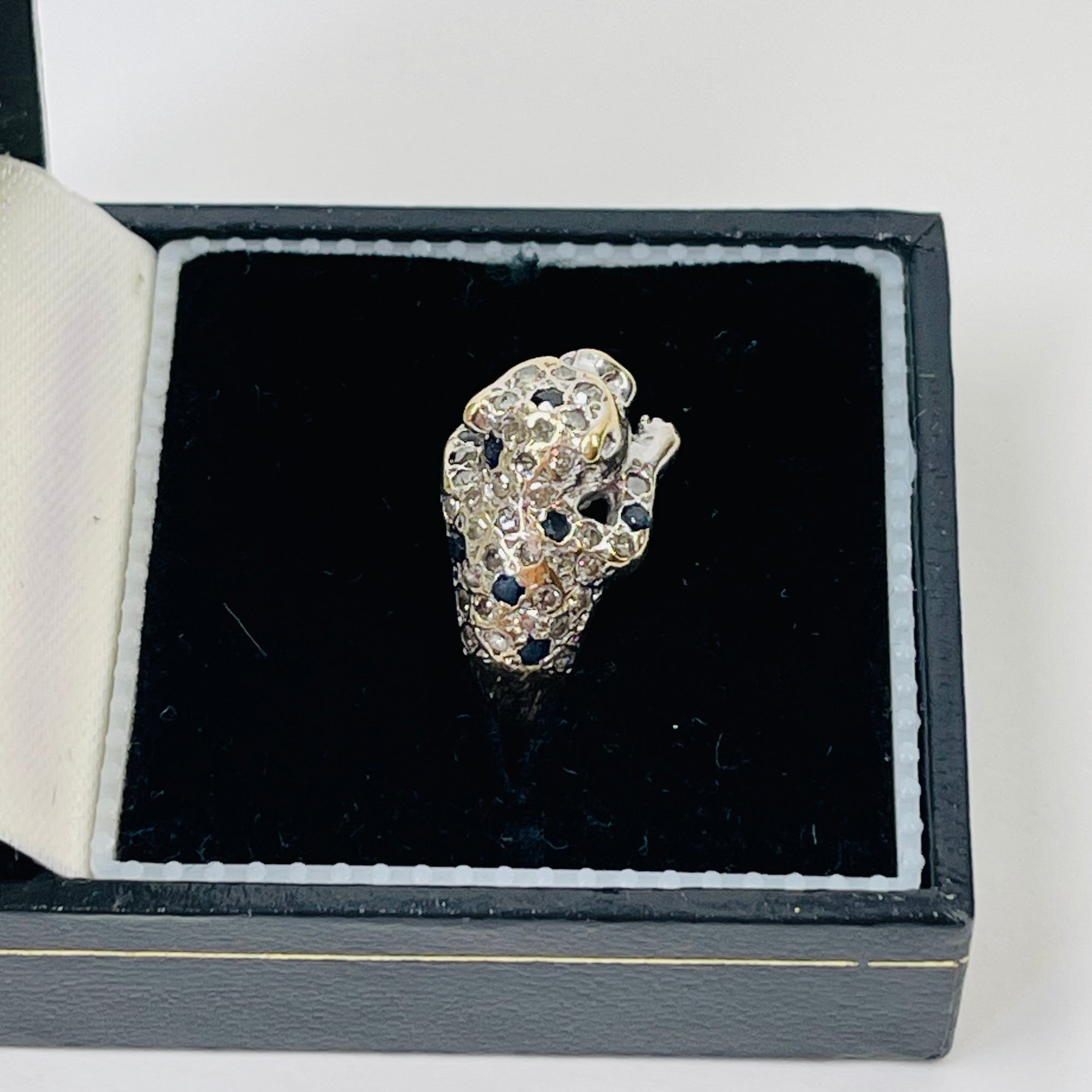 1950s 14K WHITE GOLD DIAMOND BLUE SAPPHIRE SNOW LEOPARD RING