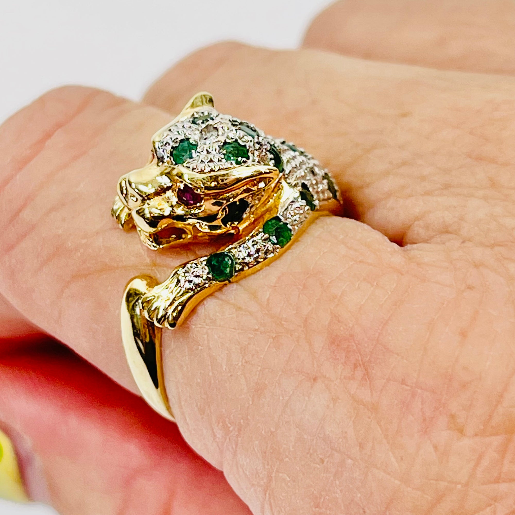 1950s 14K YELLOW GOLD DIAMOND EMERALD LEOPARD RING WITH RUBY EYES