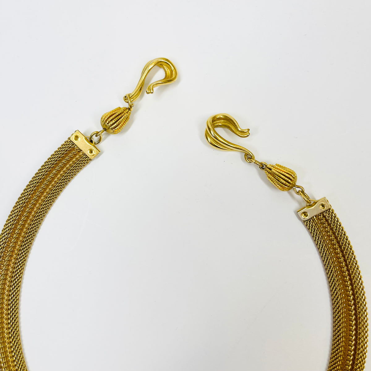 1960s MESH NECKLACE WITH FLEUR DE LIS AGATE PENDANT
