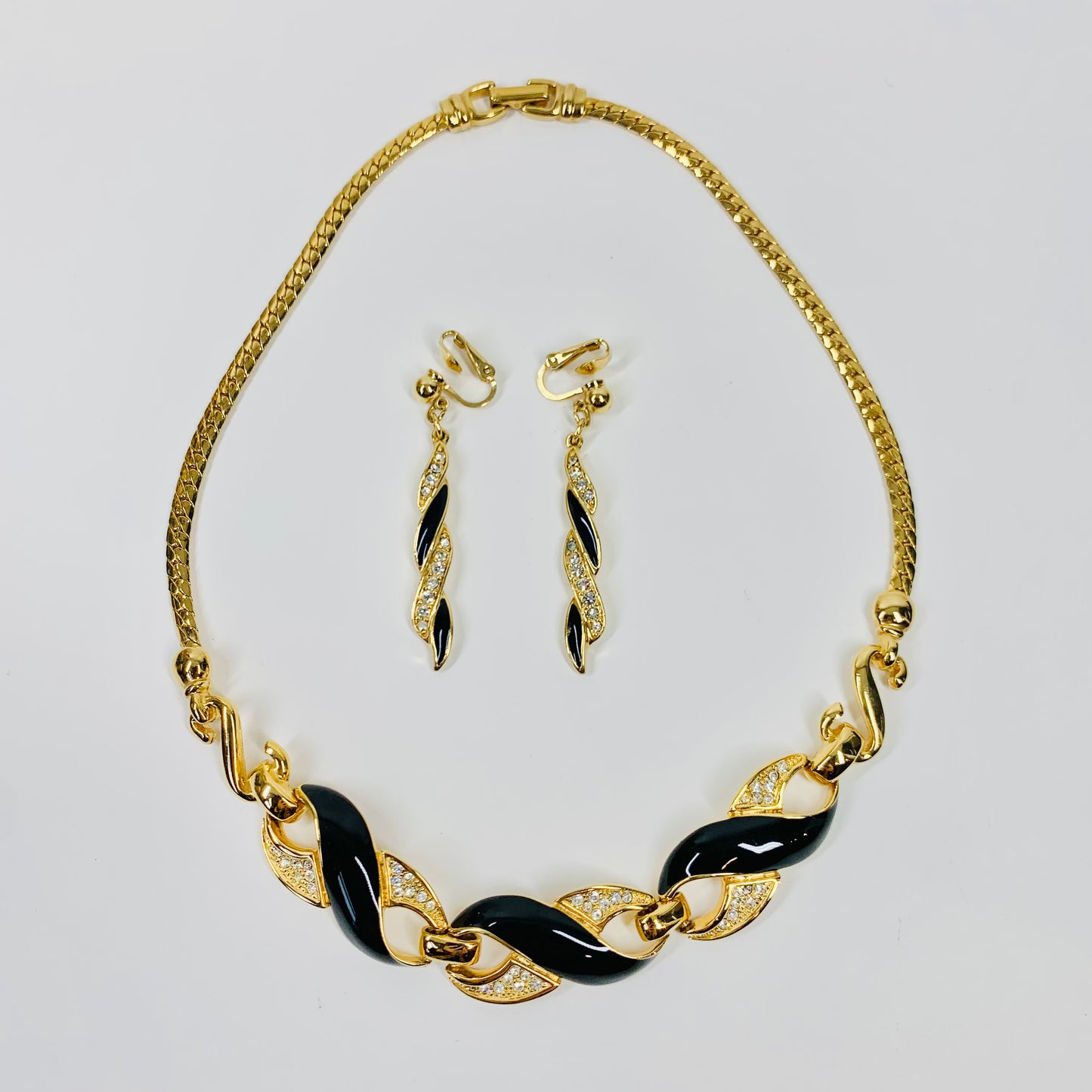 80s TRIFARI BLACK ENAMEL NECKLACE SUITE