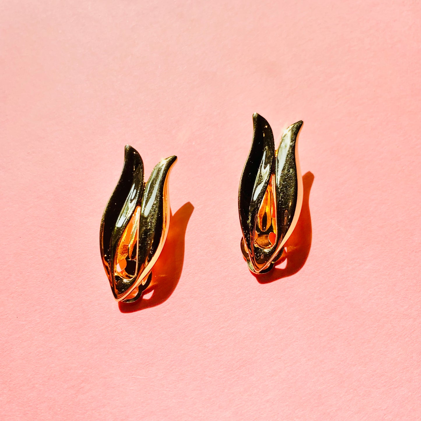 1960s BOW CLIP ON EARRINGS