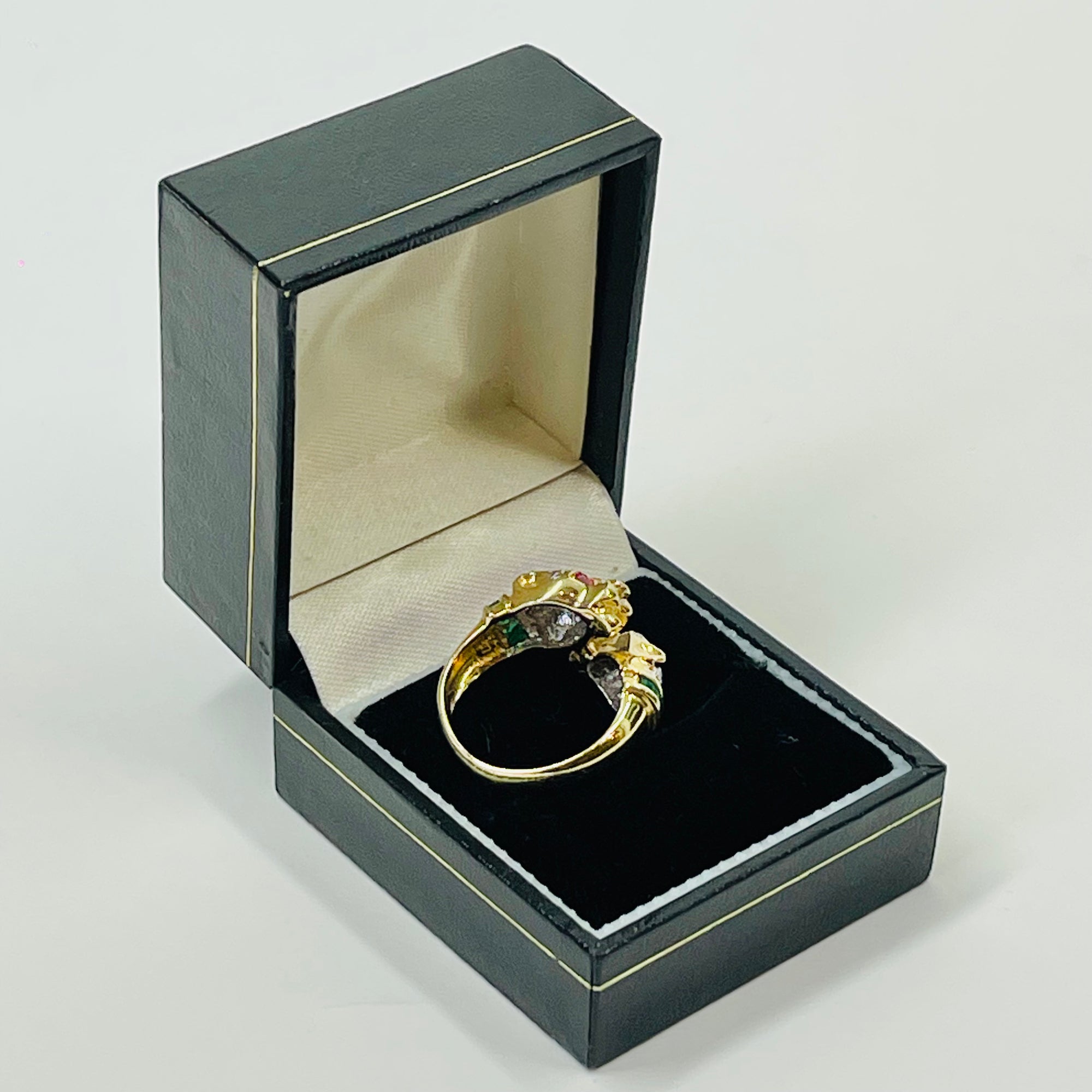 1950s 14K YELLOW GOLD DIAMOND EMERALD DOUBLE PANTHER HEADS RING WITH RUBY EYES