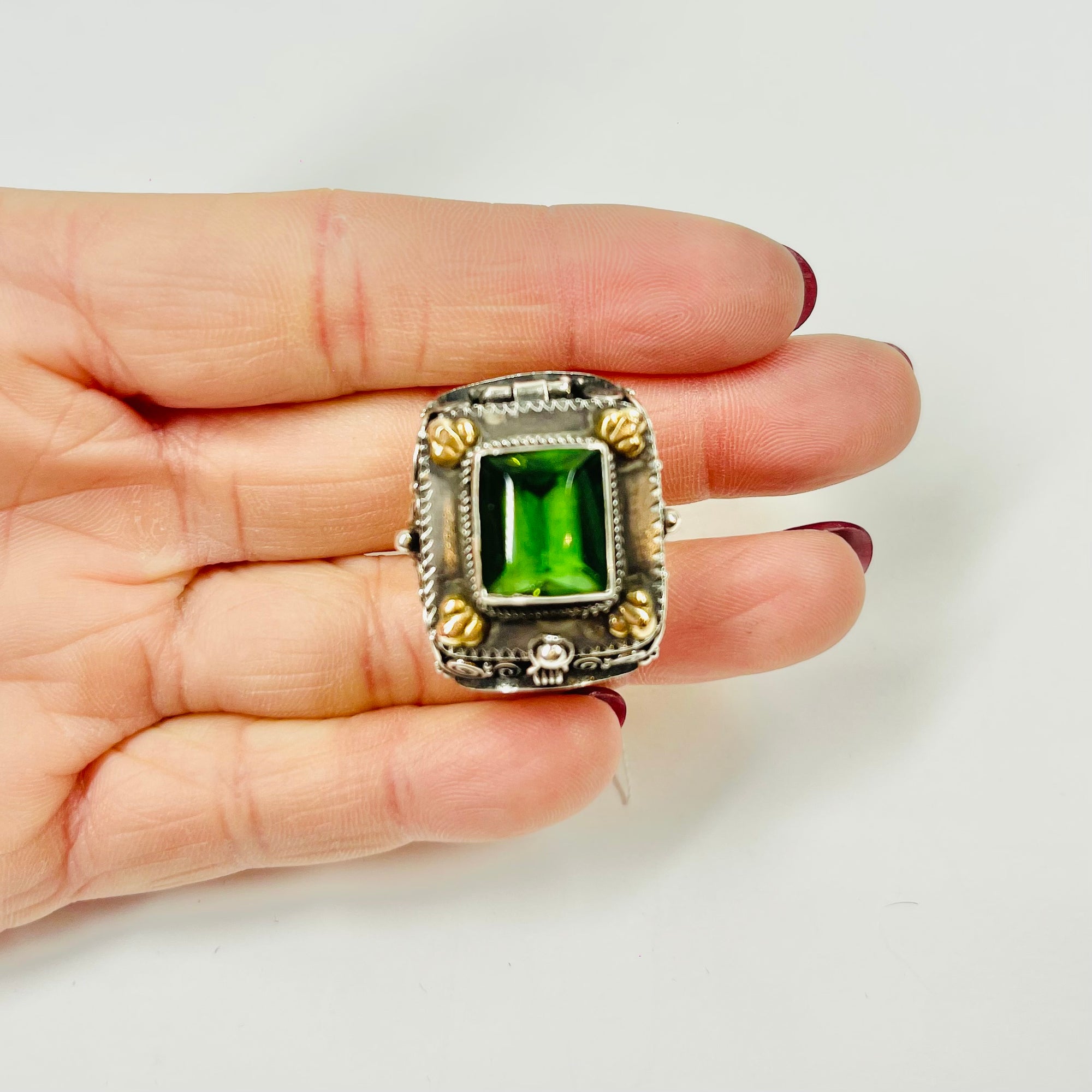 ANTIQUE GOLD SILVER COMPARTMENT RING WITH GREEN AMBER