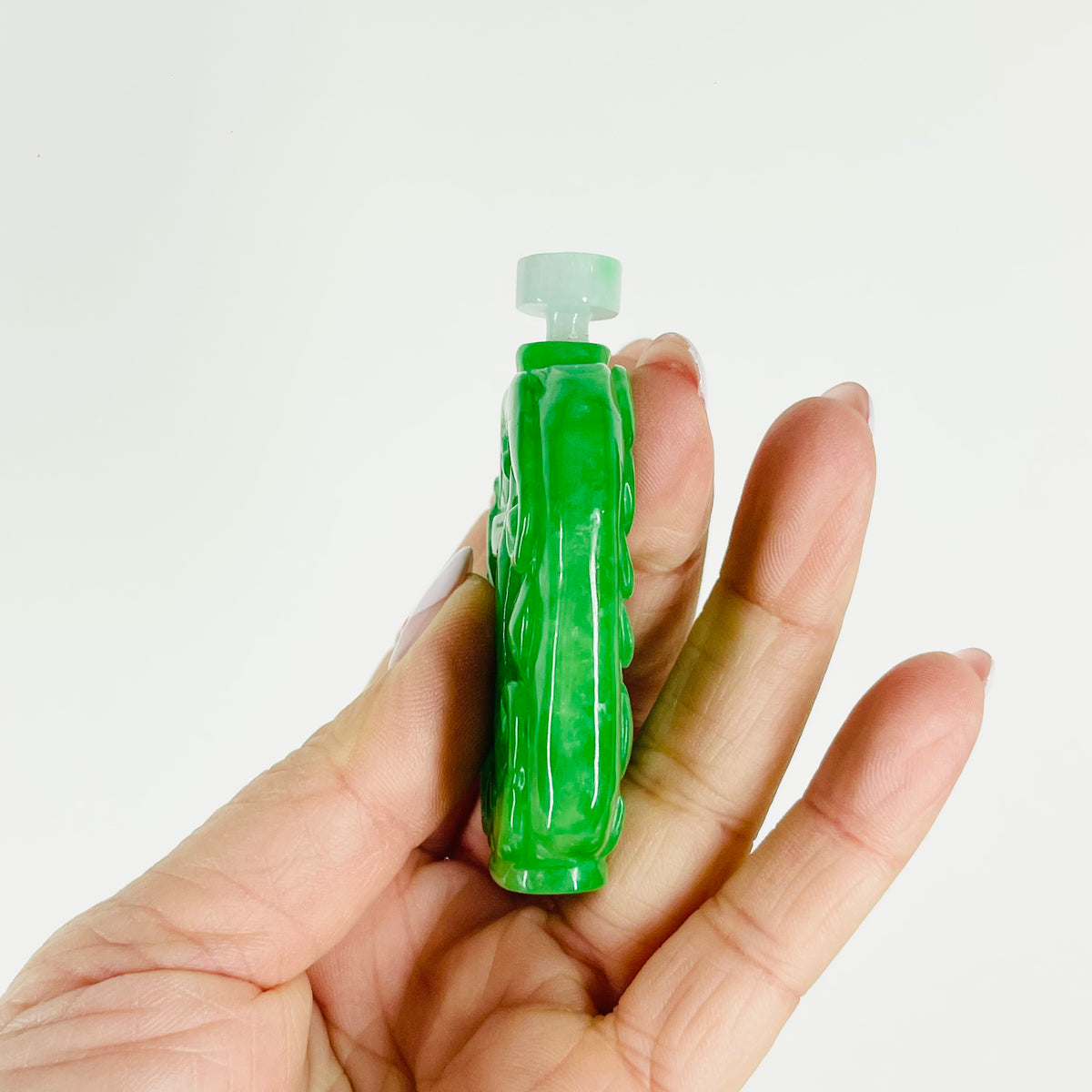 ANTIQUE CHINESE HAND CARVED GREEN STONE SCENT BOTTLE