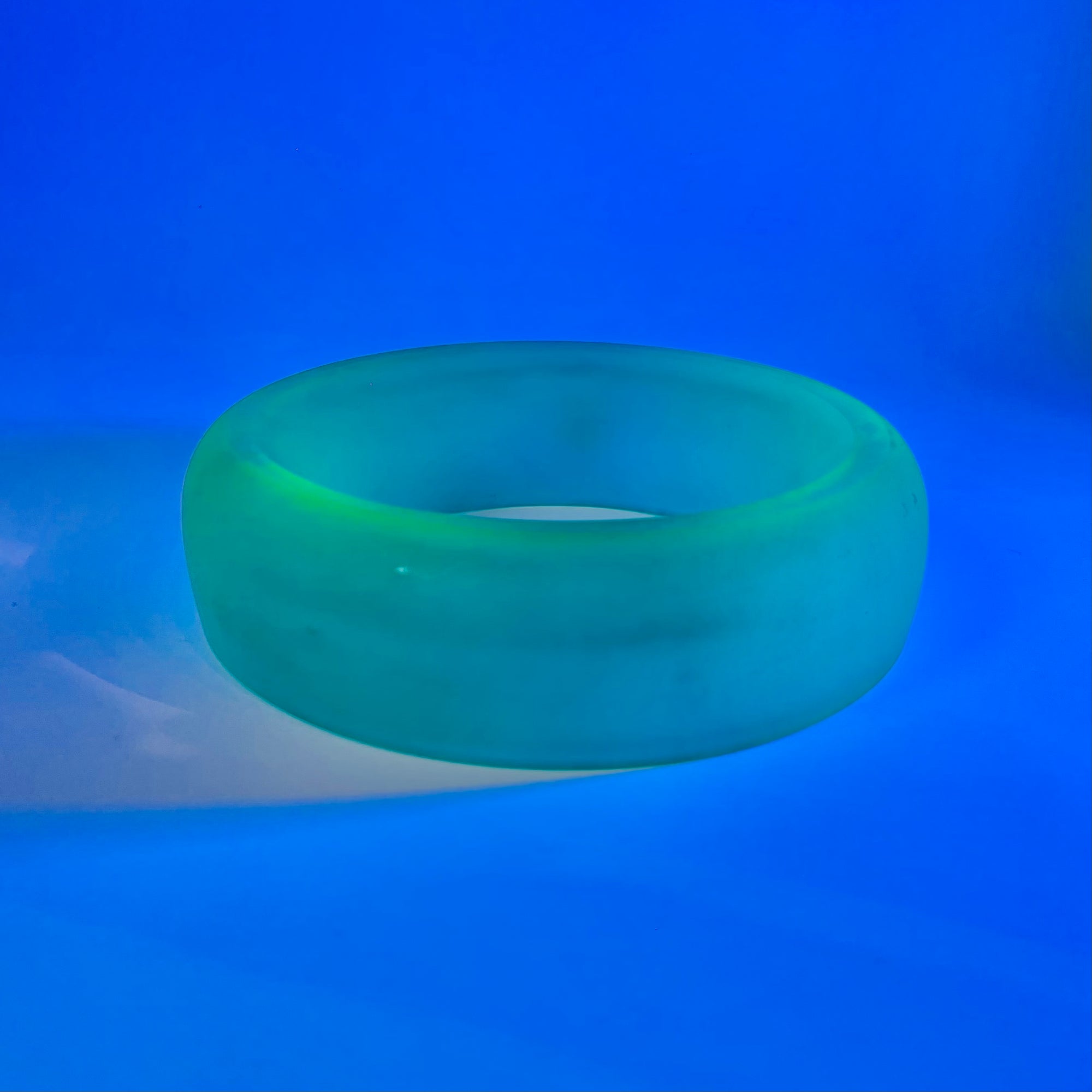 LARGE ANTIQUE GREEN DEPRESSION URANIUM GLASS ROUND FLOWER FROG
