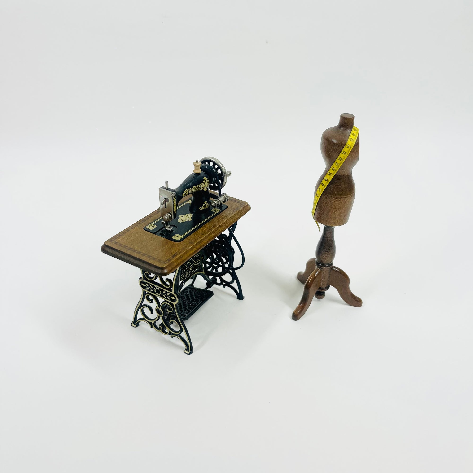 VINTAGE MINIATURE SEWING MACHINE &amp; MANNEQUIN