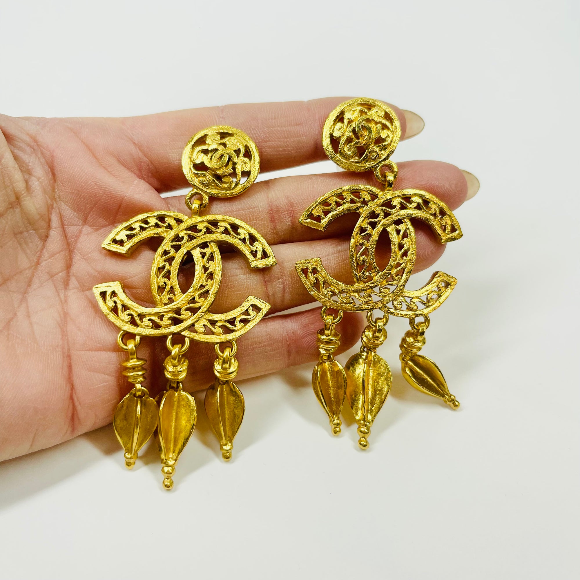 1980s CHANEL LARGE ARABESQUE TASSEL CC FILIGREE LOGO DROP CLIP ON EARRINGS