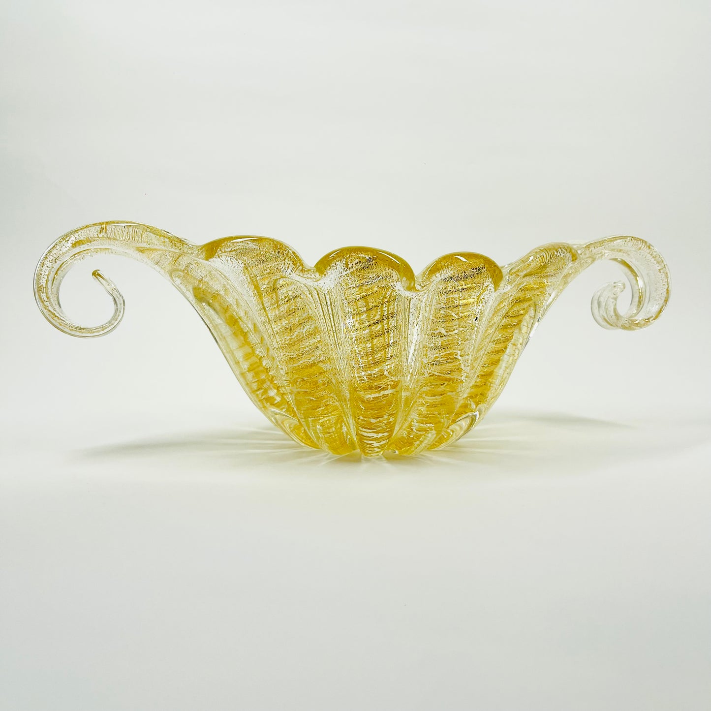 1940s BAROVIER GOLD SOMEMRSO GLASS BOWL WITH SCROLL HANDLES