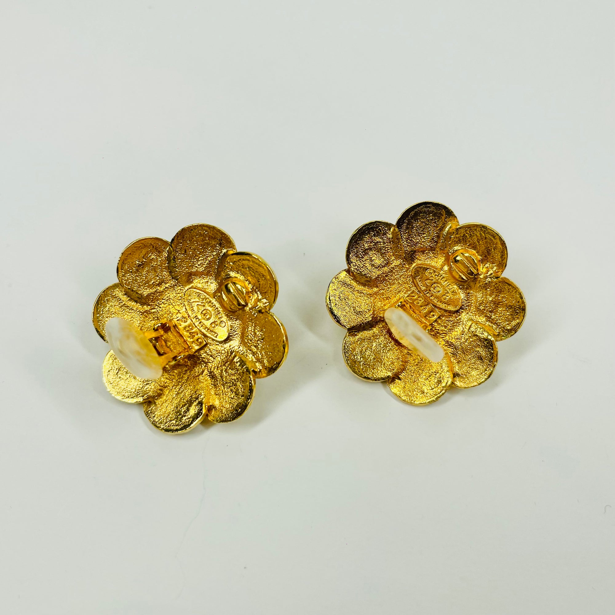 2008 CHANEL CC LOGO LARGE SUNFLOWER PEARL BUTTON CLIP ON EARRINGS