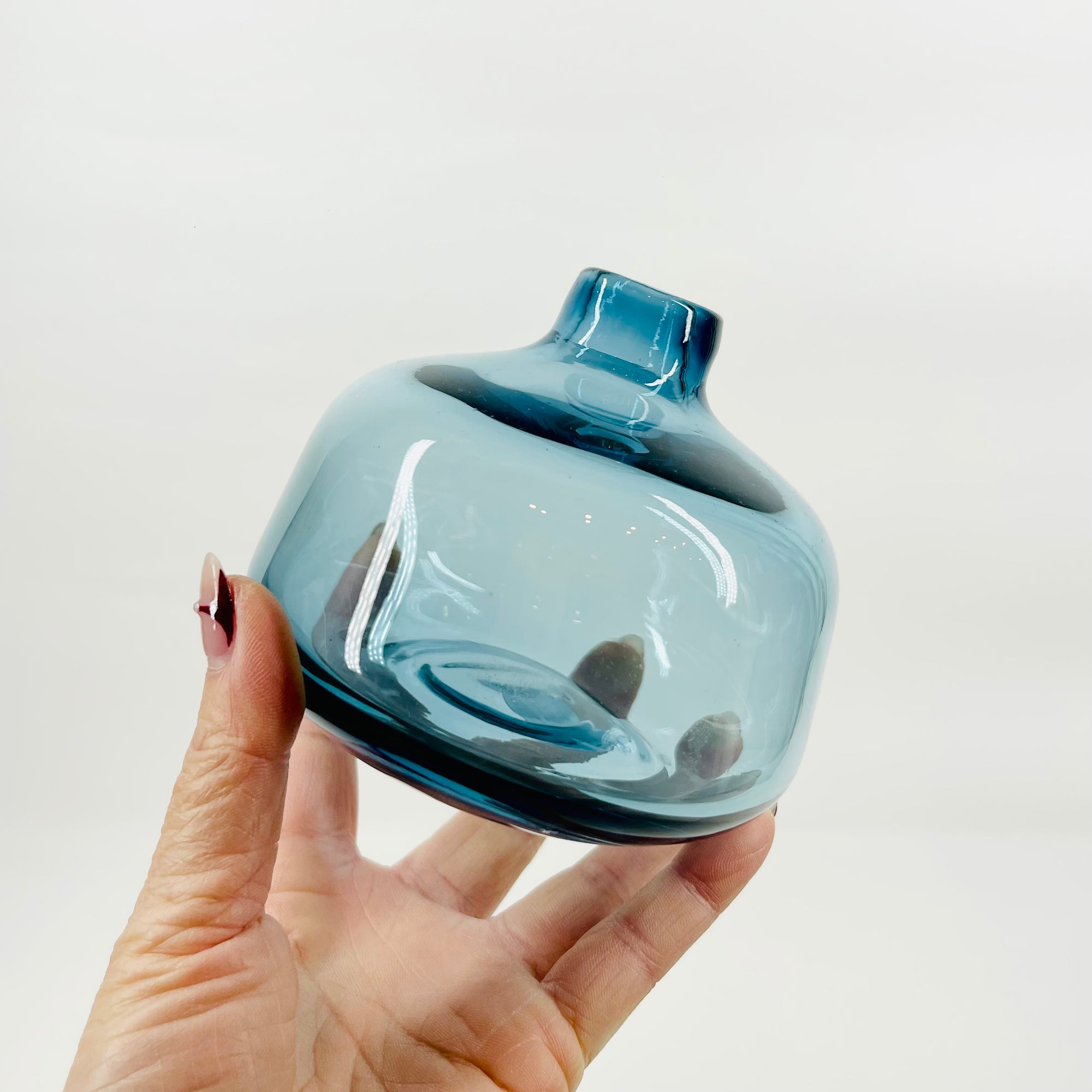 1980s MOUTH BLOWN AUSTRALIAN STUDIO BLUE GLASS SQUAT POSY VASE