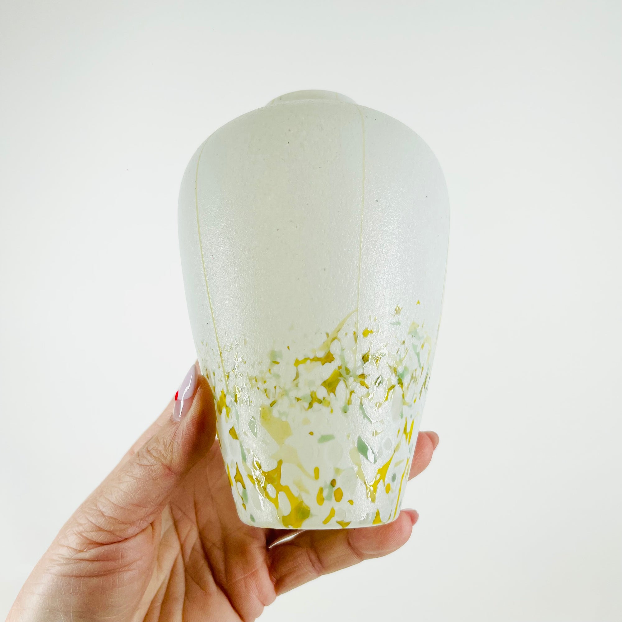 1980s HAND MADE CASED WHITE YELLOW GREEN SPATTER ART GLASS POSY VASE