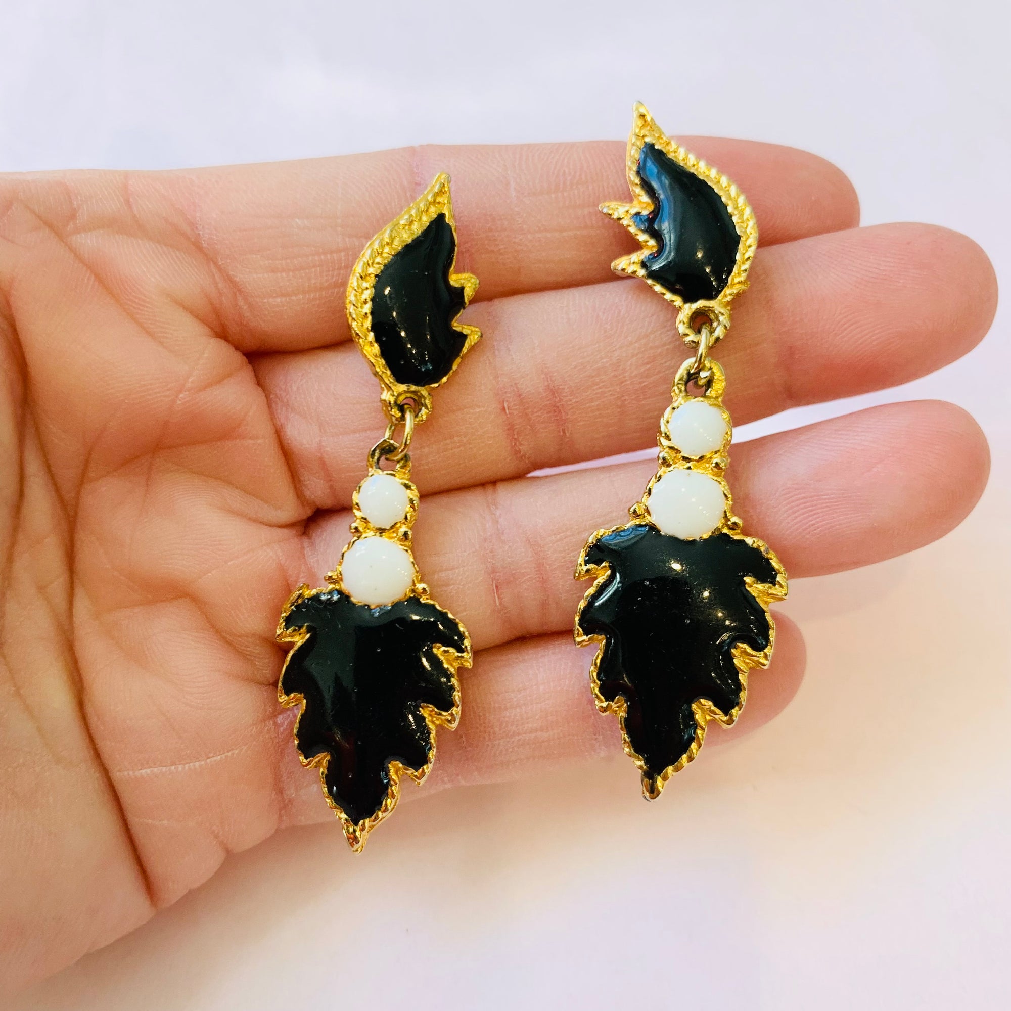 70s FLOWER BLACK WHITE ENAMEL NECKLACE SUITE