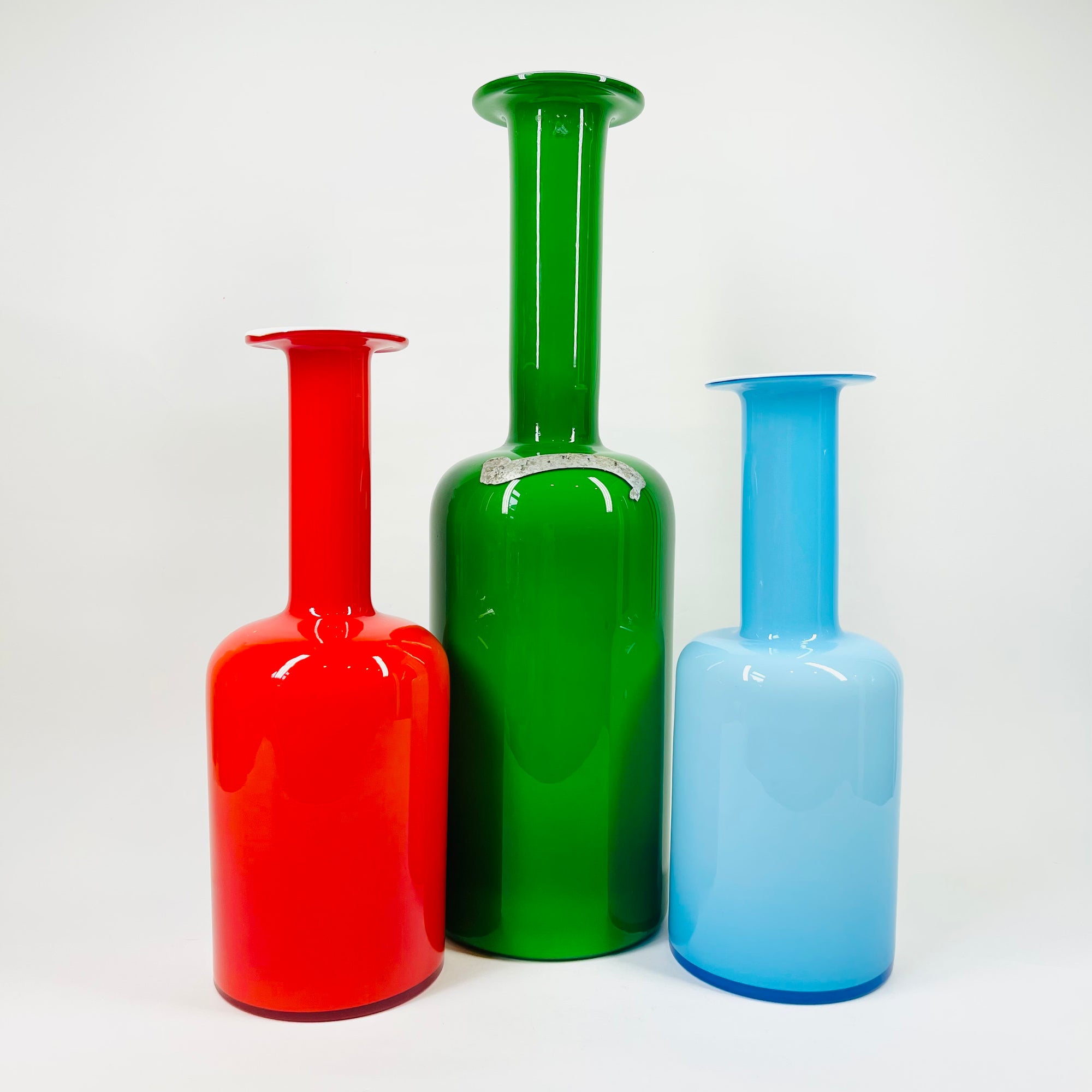 BLUE GLASS GULVASE