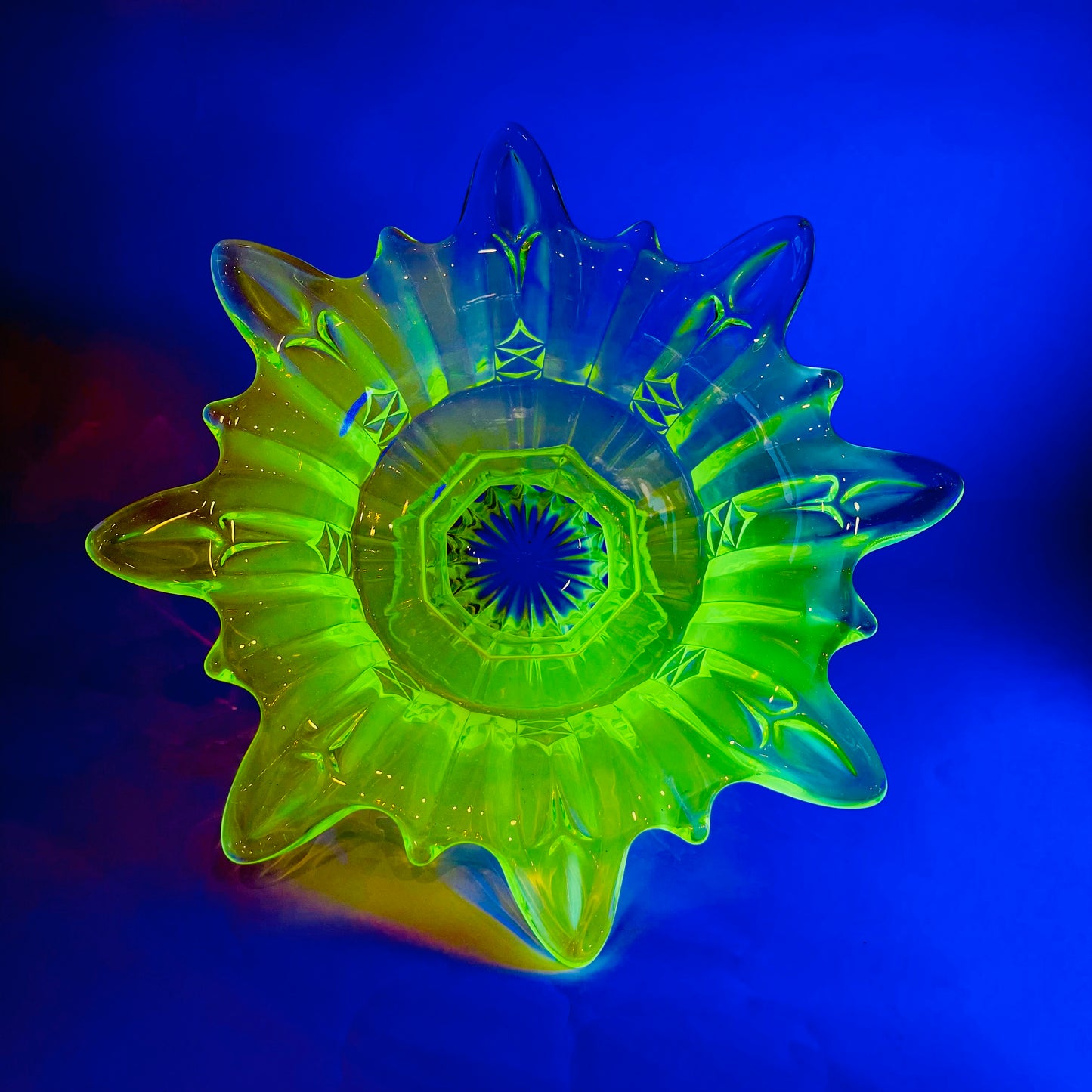 STARBURST URANIUM GLASS BOWL