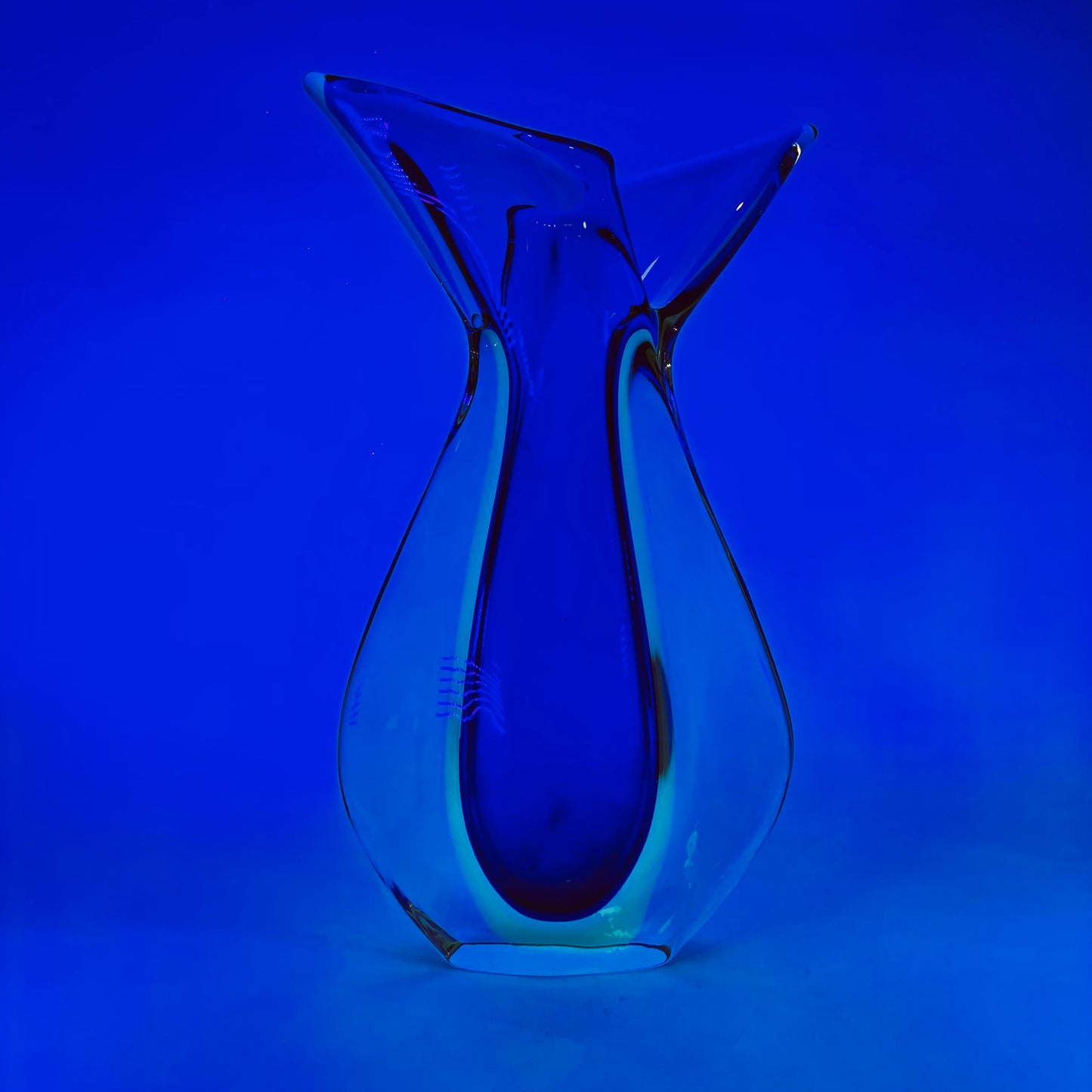 X-LARGE 1940s URANIUM MURANO BLUE SOMMERSO GLASS FISHTAIL VASE