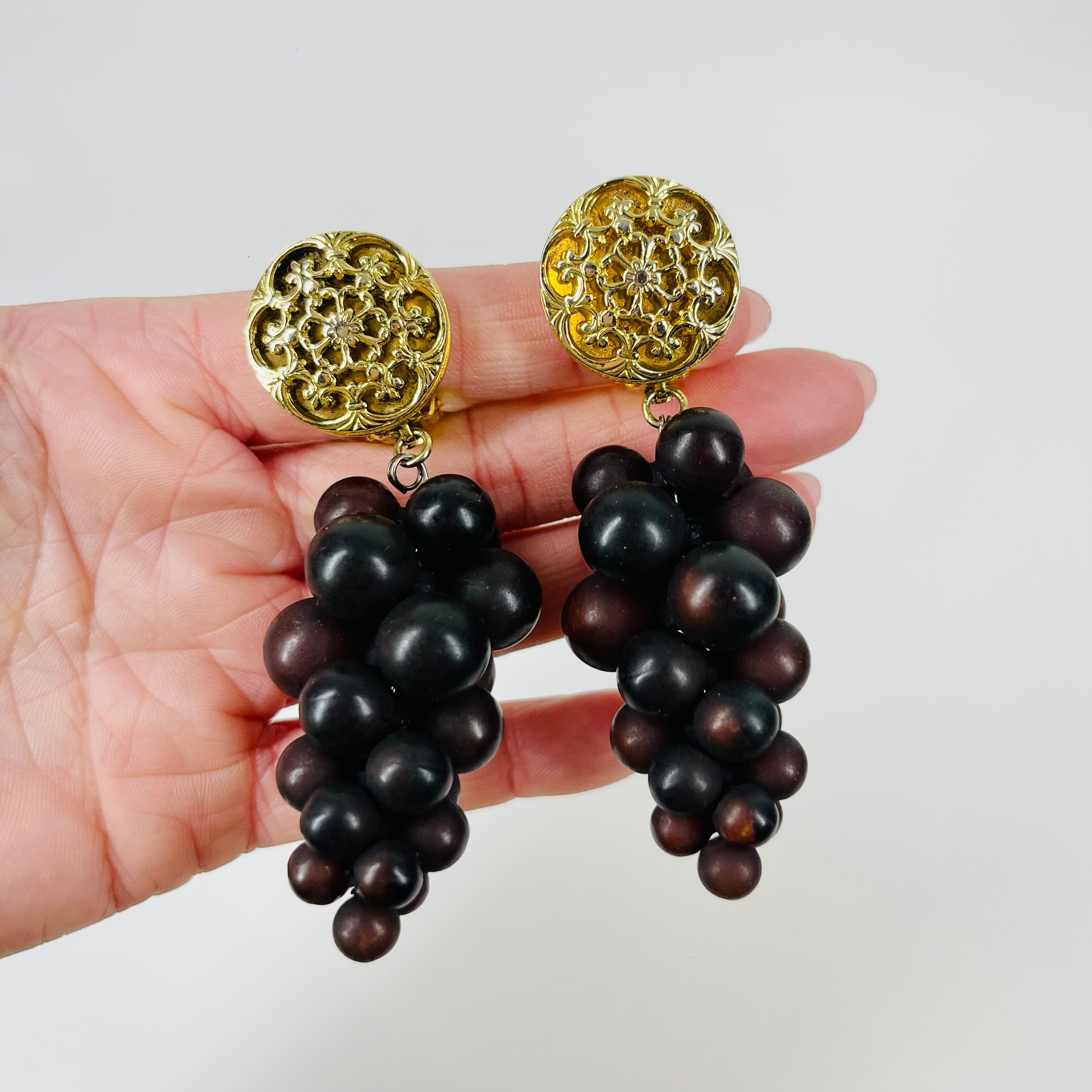 1950s PURPLE GRAPES CLUSTERS CLIP ON EARRINGS
