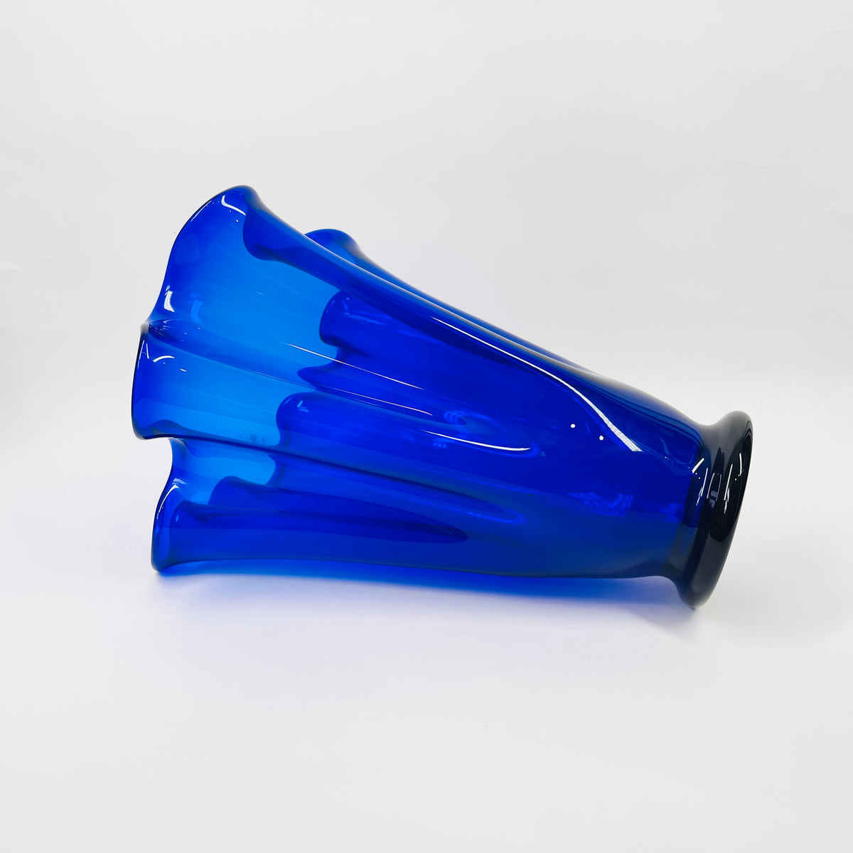 1960s MURANO COBALT BLUE FAZZOLETTO HANDKERCHIEF GLASS VASE