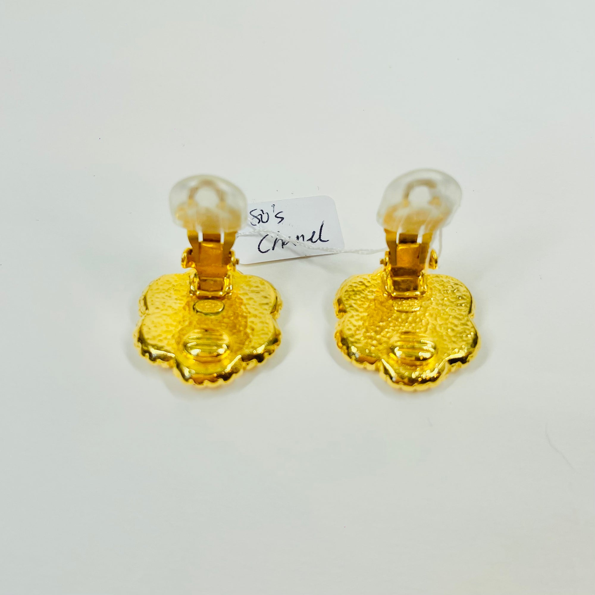 1980s CHANEL FILIGREE FLOWER (WITH BORDER) GOLD LOGO BUTTON CLIP ON EARRINGS