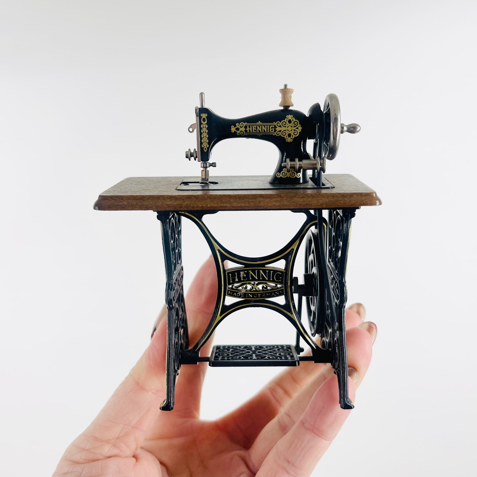 VINTAGE MINIATURE SEWING MACHINE &amp; MANNEQUIN