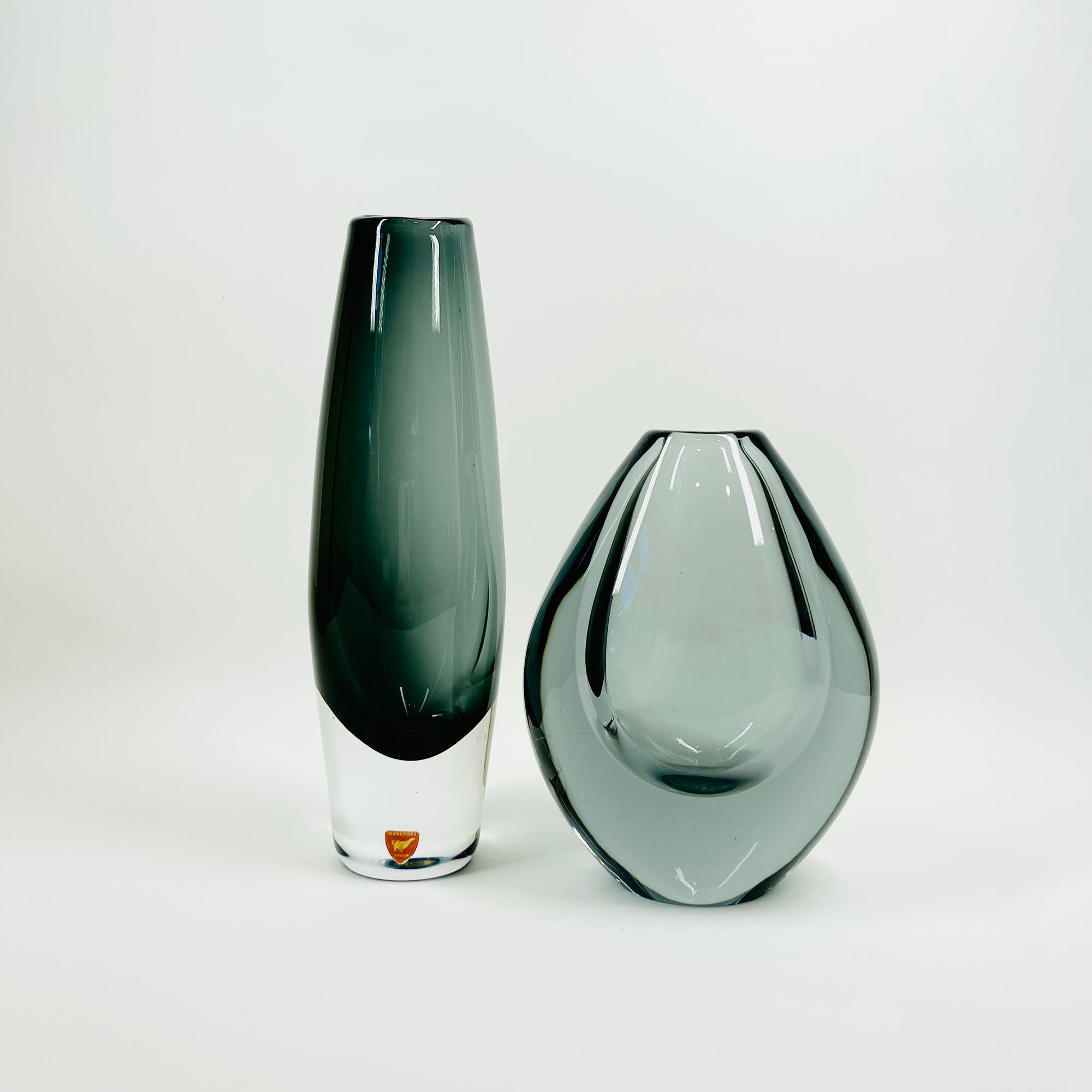 1950s GREY SOMMERSO GLASS VASE BY SVEN PALMQVIST FOR ORREFORS
