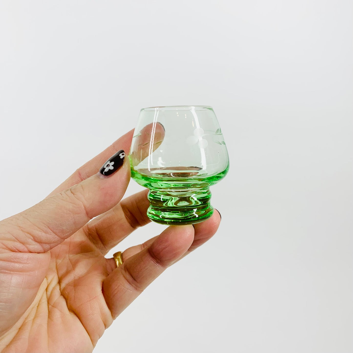 1940s ETCHED GREEN MINI SHOT GLASSES