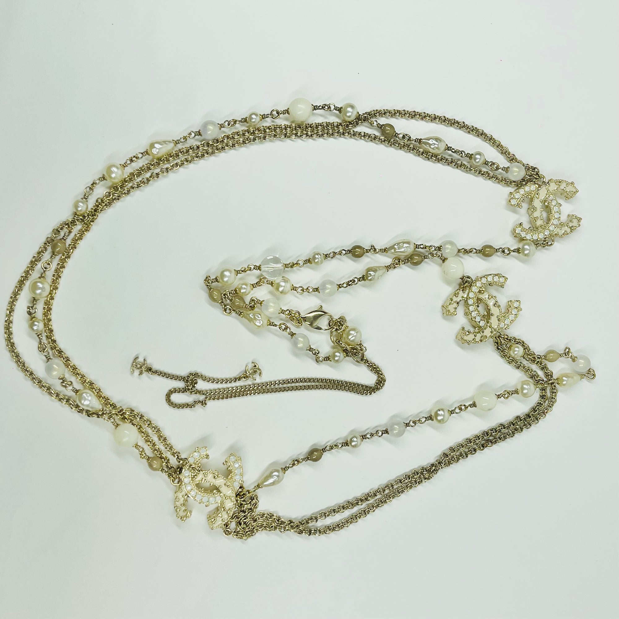 2012 CHANEL MULTISTRANDS COSTUME BEADS PEARL NECKLACE WITH ENAMEL CC LOGO