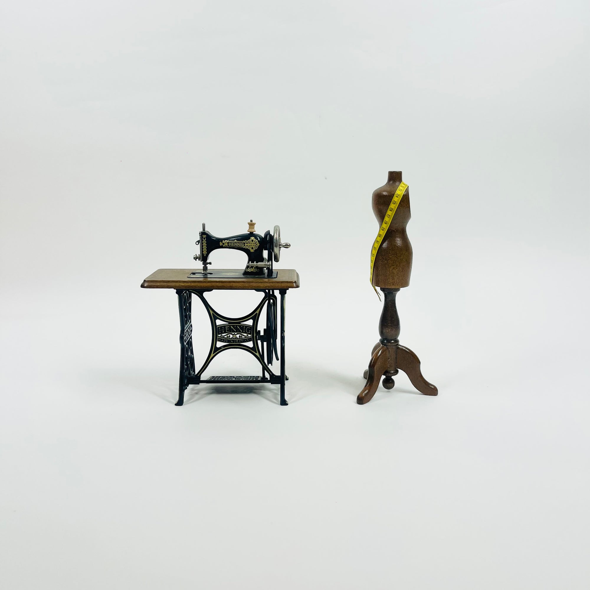 VINTAGE MINIATURE SEWING MACHINE &amp; MANNEQUIN
