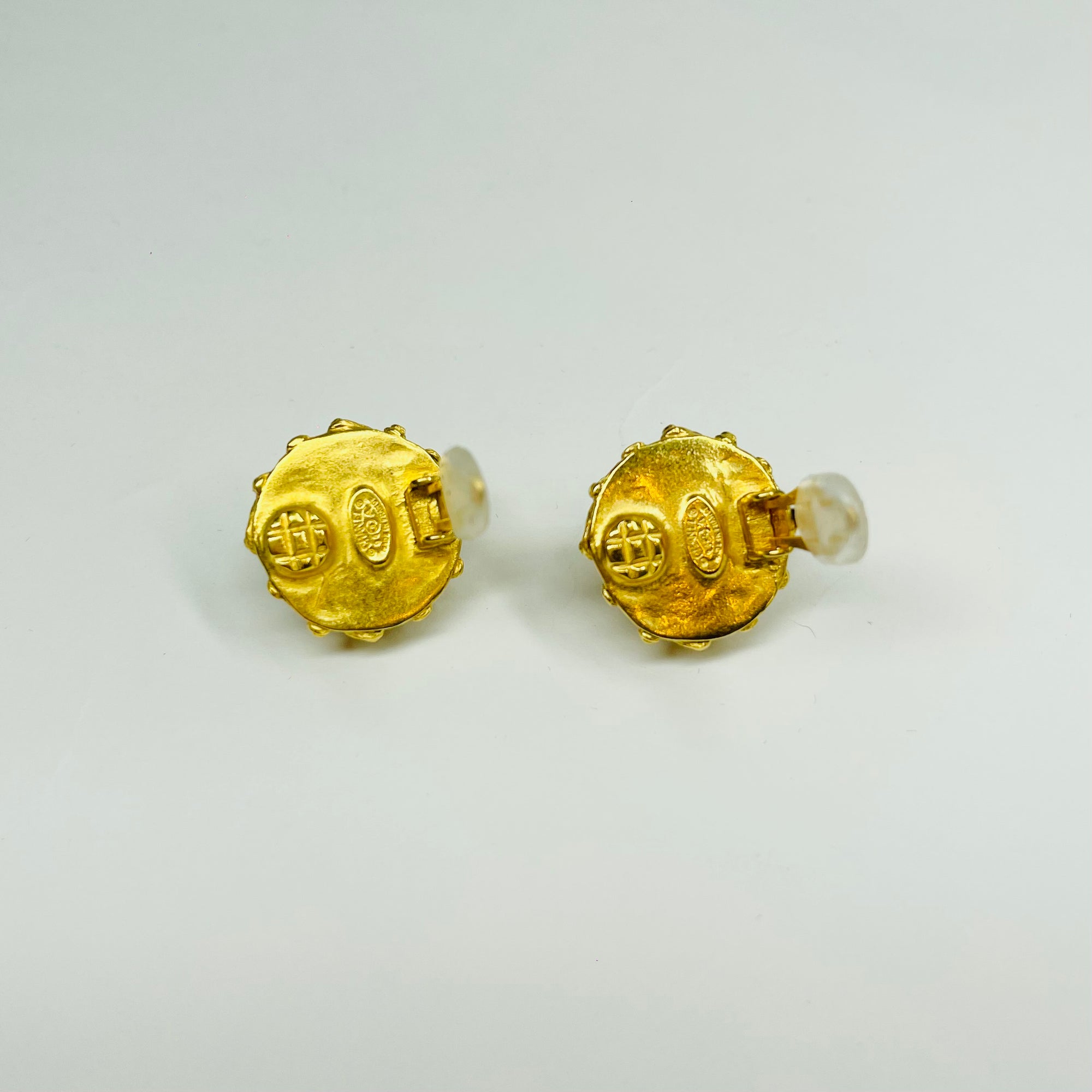 1994 CHANEL CC LOGO FILIGREE PEARL BUTTON CLIP ON EARRINGS