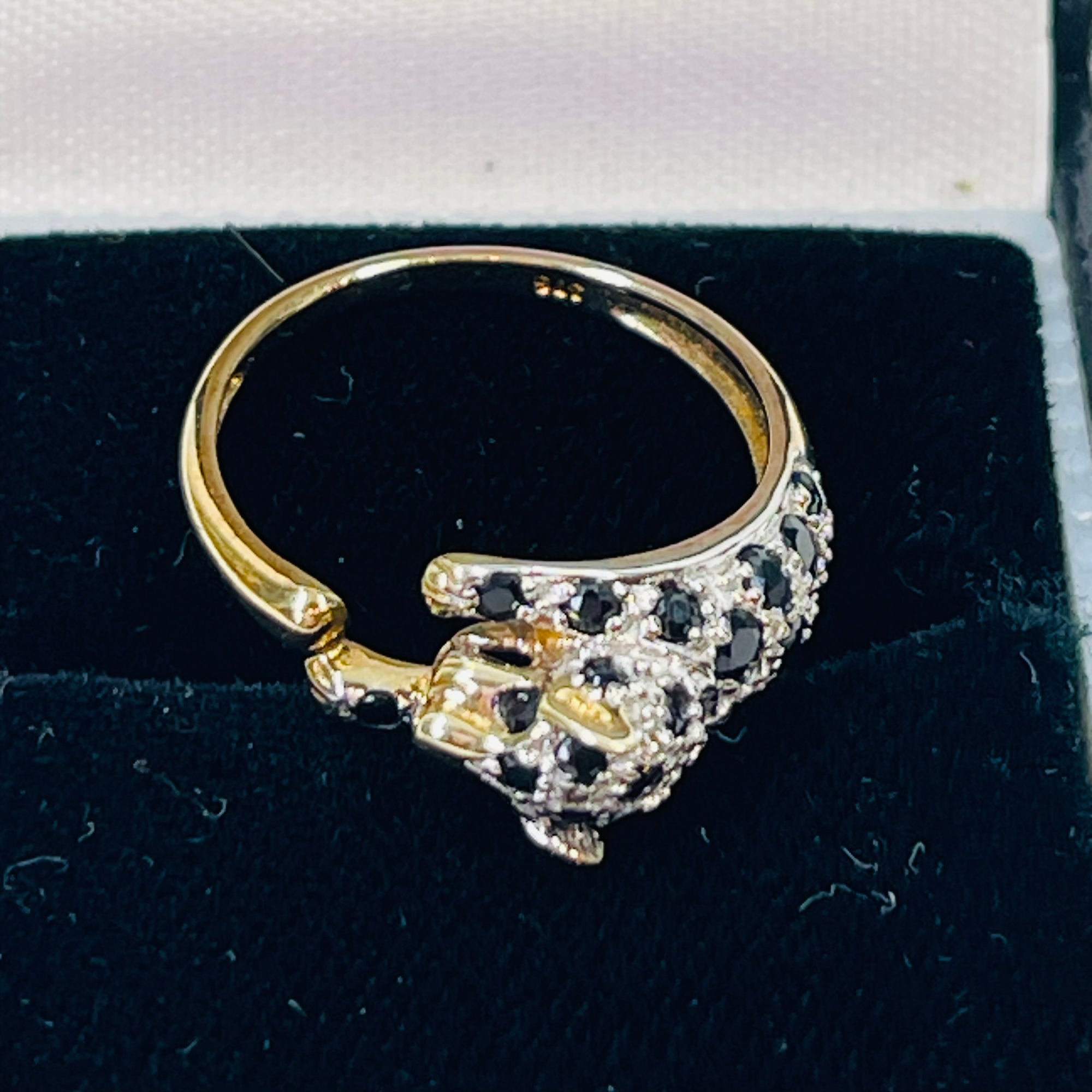 1970s 9 MIXED 14K WHITE YELLOW GOLD DIAMOND BLACK SAPPHIRE SNOW LEOPARD RING