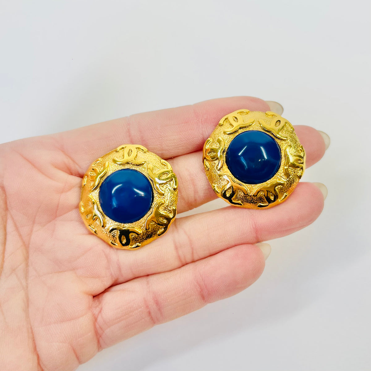1980s CHANEL GRIPOIX SATIN COBALT BLUE GLASS BUTTON CLIP ON EARRINGS