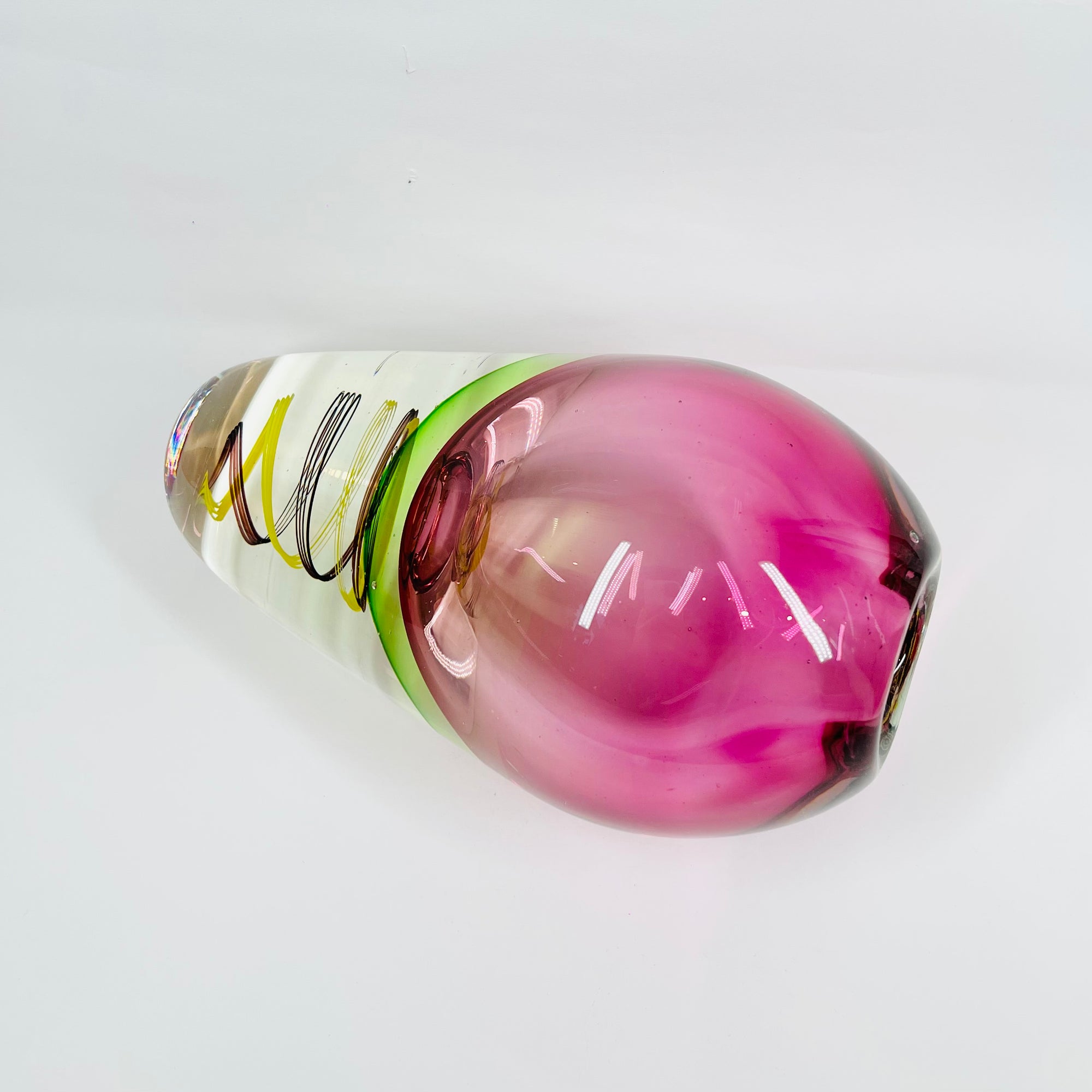 1950s PINK GREEN SOMMERSO MURANO SOMMERSO GLASS VASE WITH LATTICINO SWIRLS