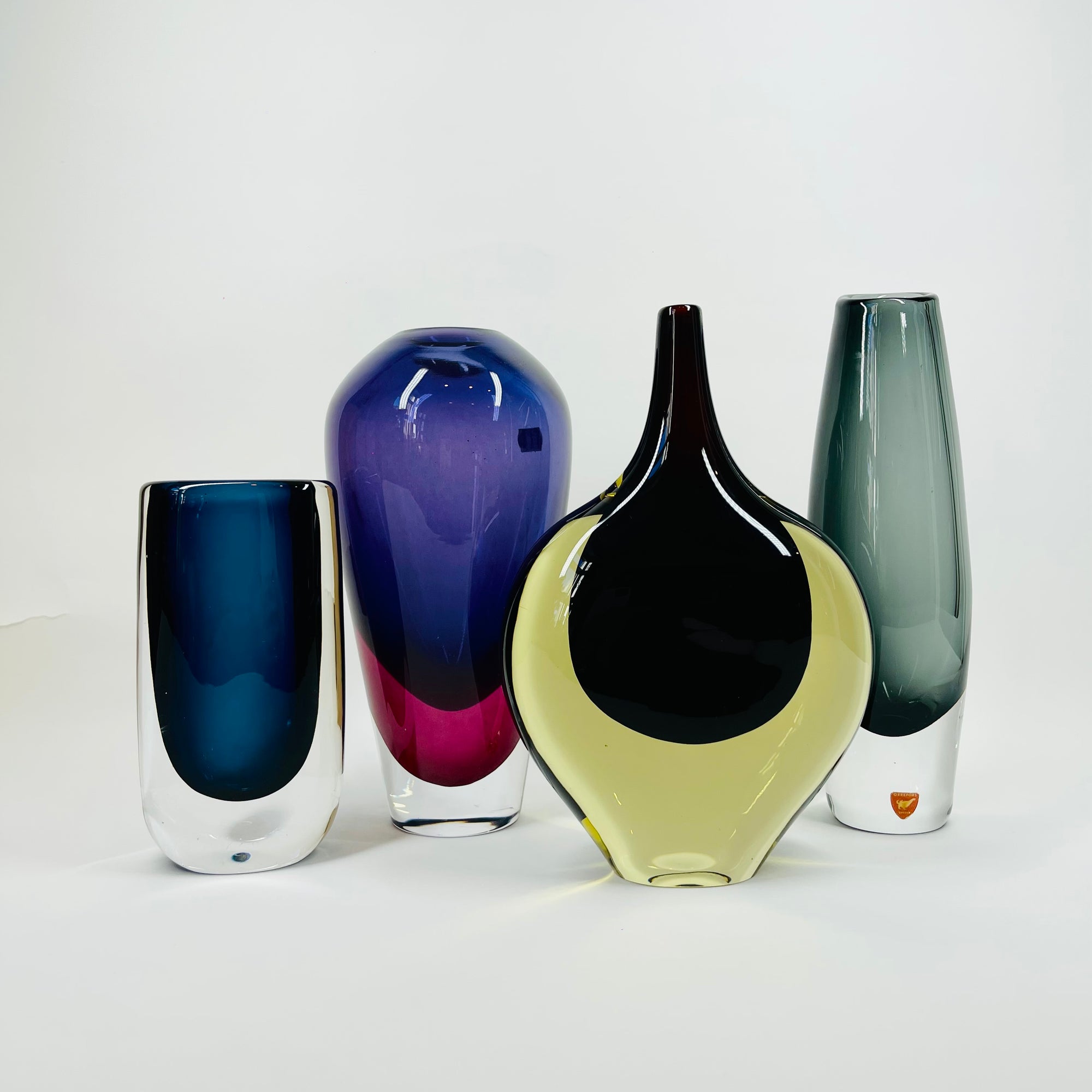 1950s NAVY BLUE SOMMERSO GLASS POSY VASE BY NILS LANDBERG FOR ORREFORS