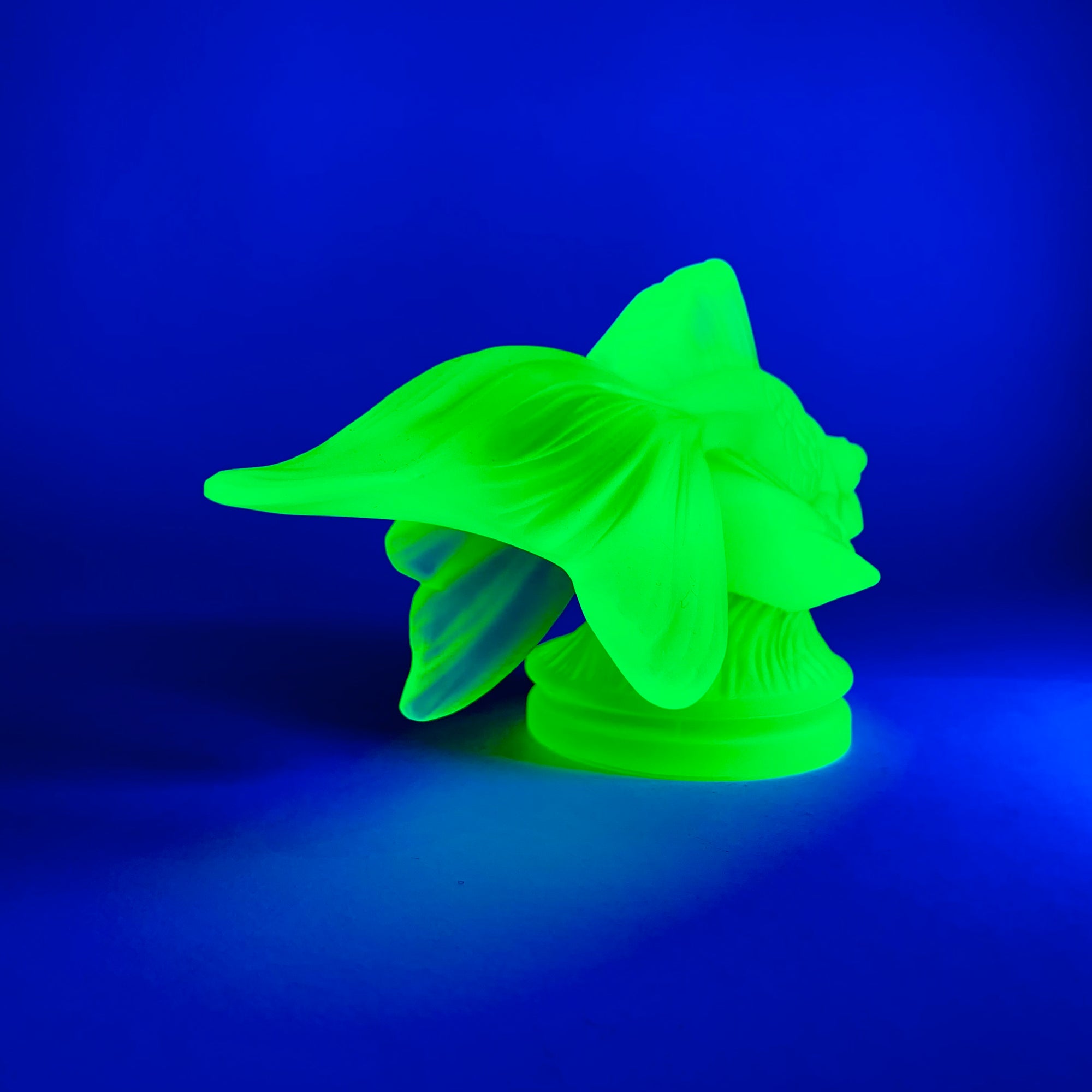 URANIUM GLASS GOLDFISH PAPERWEIGHT