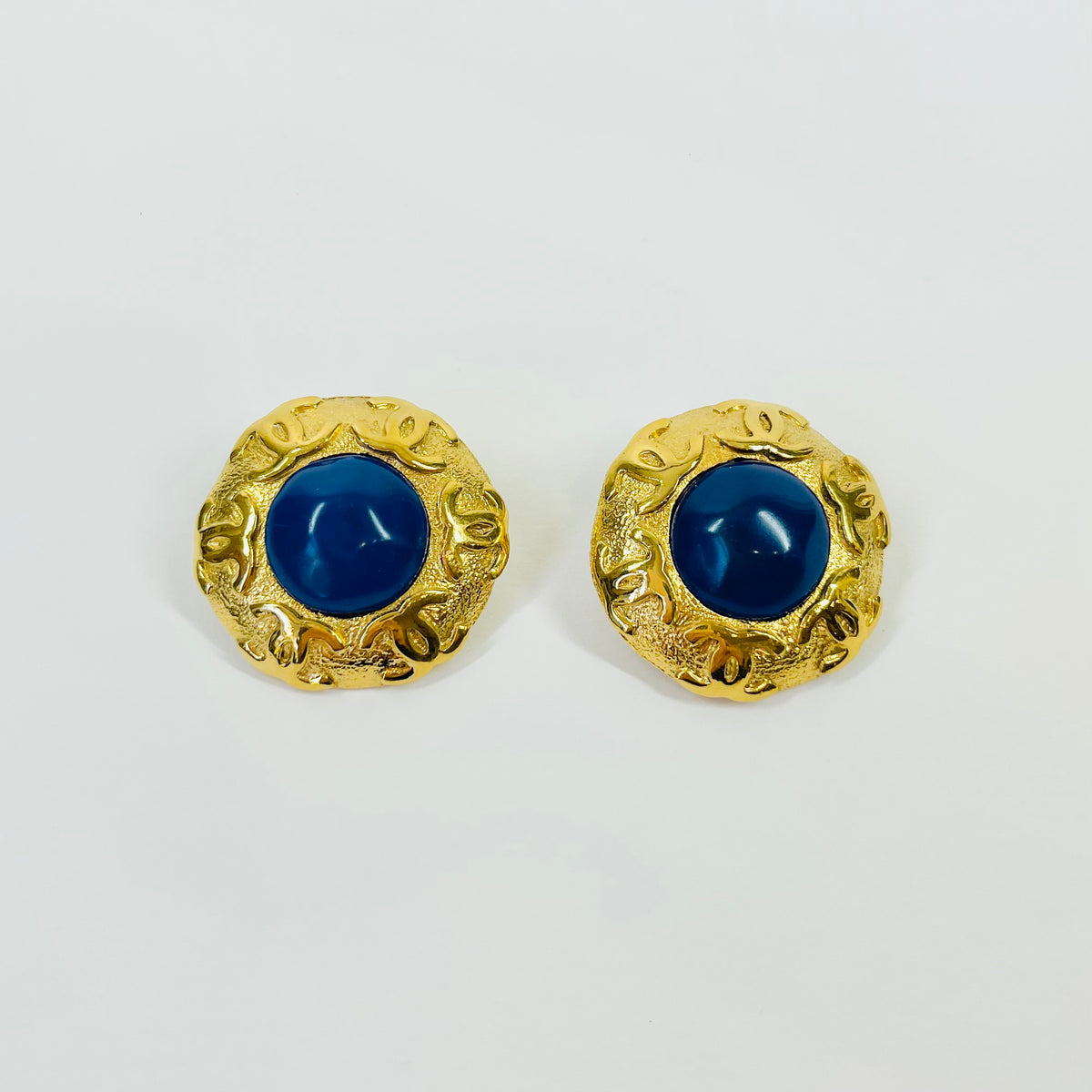 1980s CHANEL GRIPOIX SATIN COBALT BLUE GLASS BUTTON CLIP ON EARRINGS