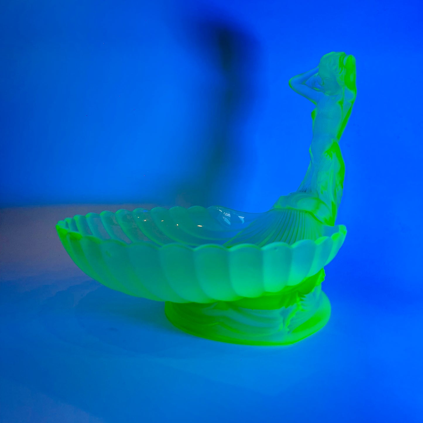 ANTIQUE ART DECO SATIN URANIUM GLASS MERMAID SHELL BOWL