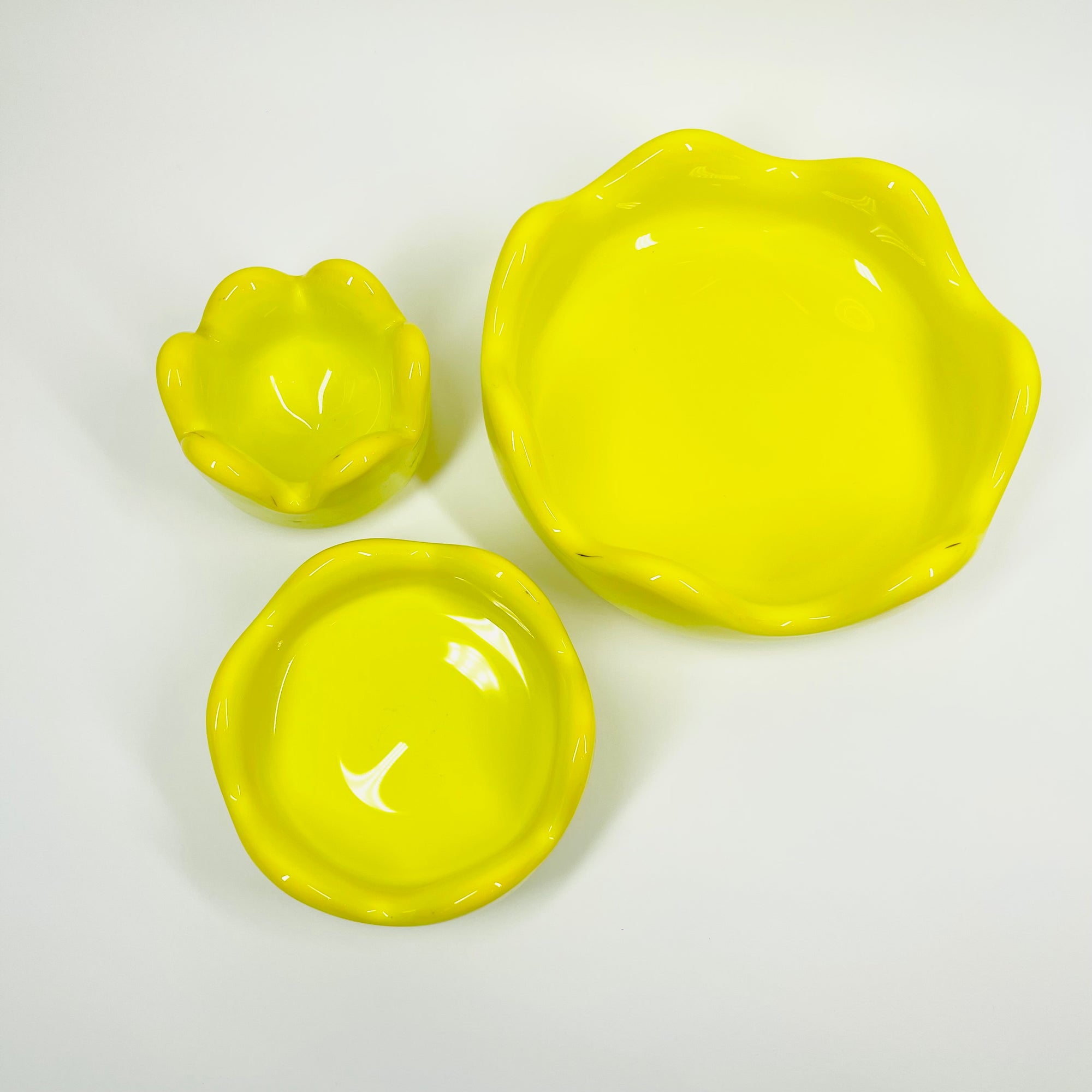 1960s SWEDISH YELLOW LEMON CASED GLASS BOWL BY INGEBORG LUNDIN FOR ORREFORS