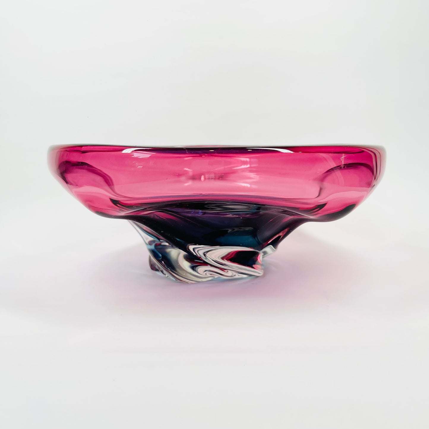 1970s JAPANESE SANYU PINK PURPLE OMBRE GLASS TWIST BOWL