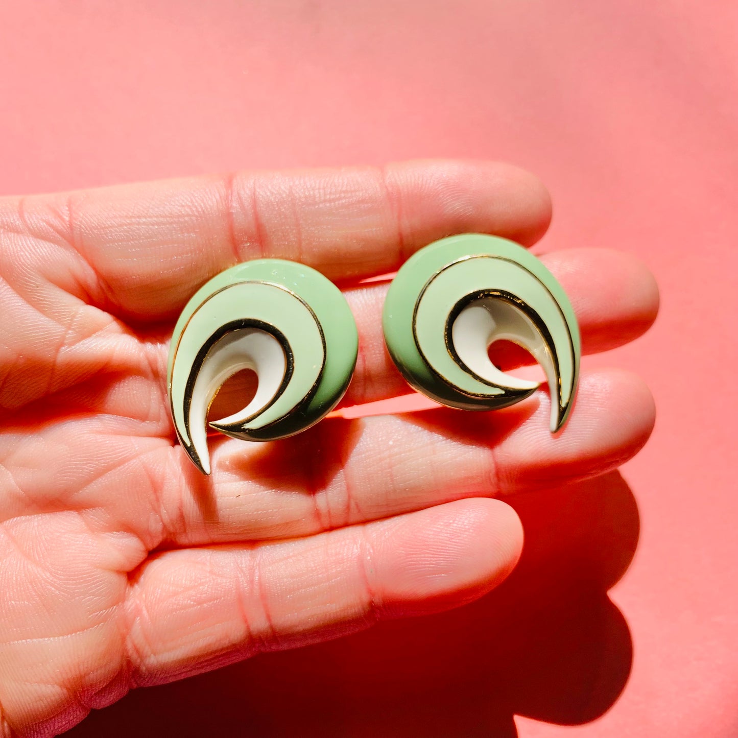 70s GREEN ENAMEL SHELL EARRINGS