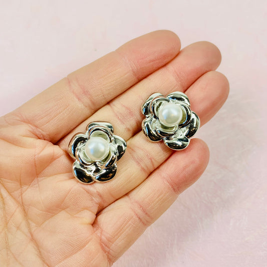 60s CAMILLA PEARL EARRINGS