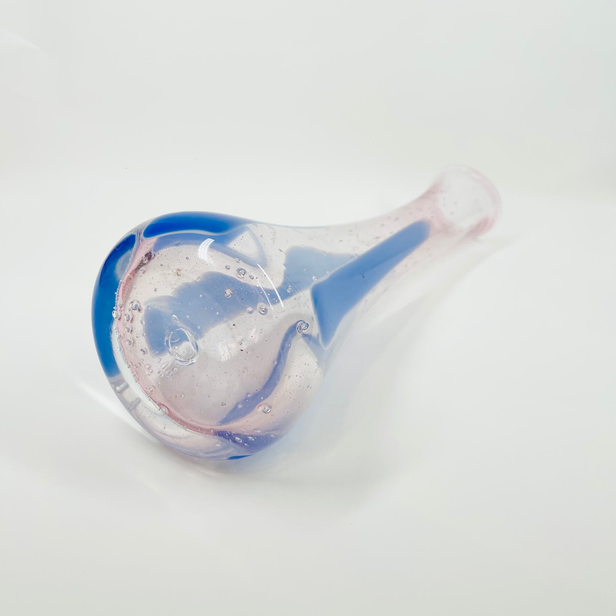 1980s AUSTRALIAN MOUTH BLOWN PINK BLUE ABSTRACT ART GLASS SWUNG VASE BY STEPHEN MORRIS