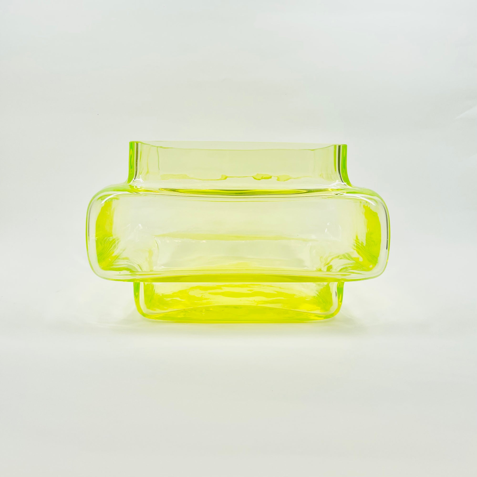 LARGE MIDCENTURY FINNISH URANIUM GLASS VASE BY HELENA TYNELL FOR RIIHIMAEN LASI