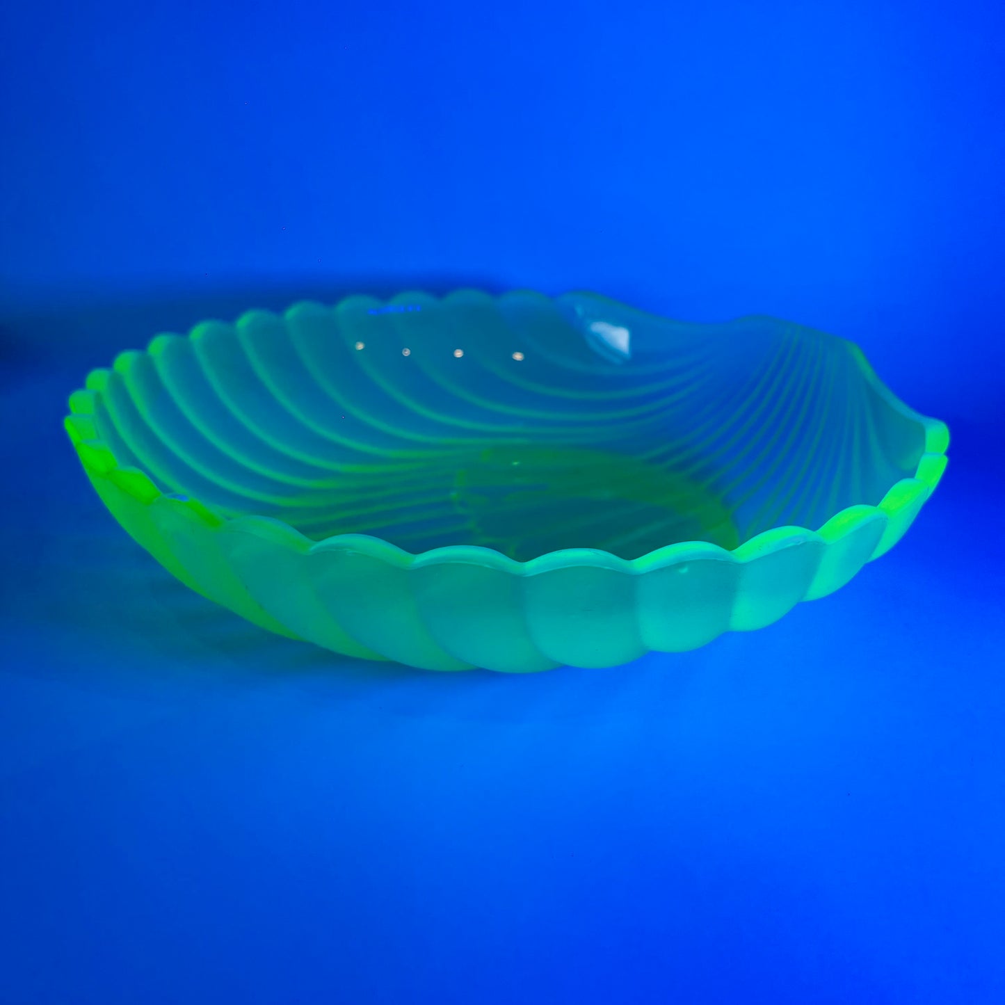 ANTIQUE ART DECO SATIN URANIUM GLASS MERMAID SHELL BOWL