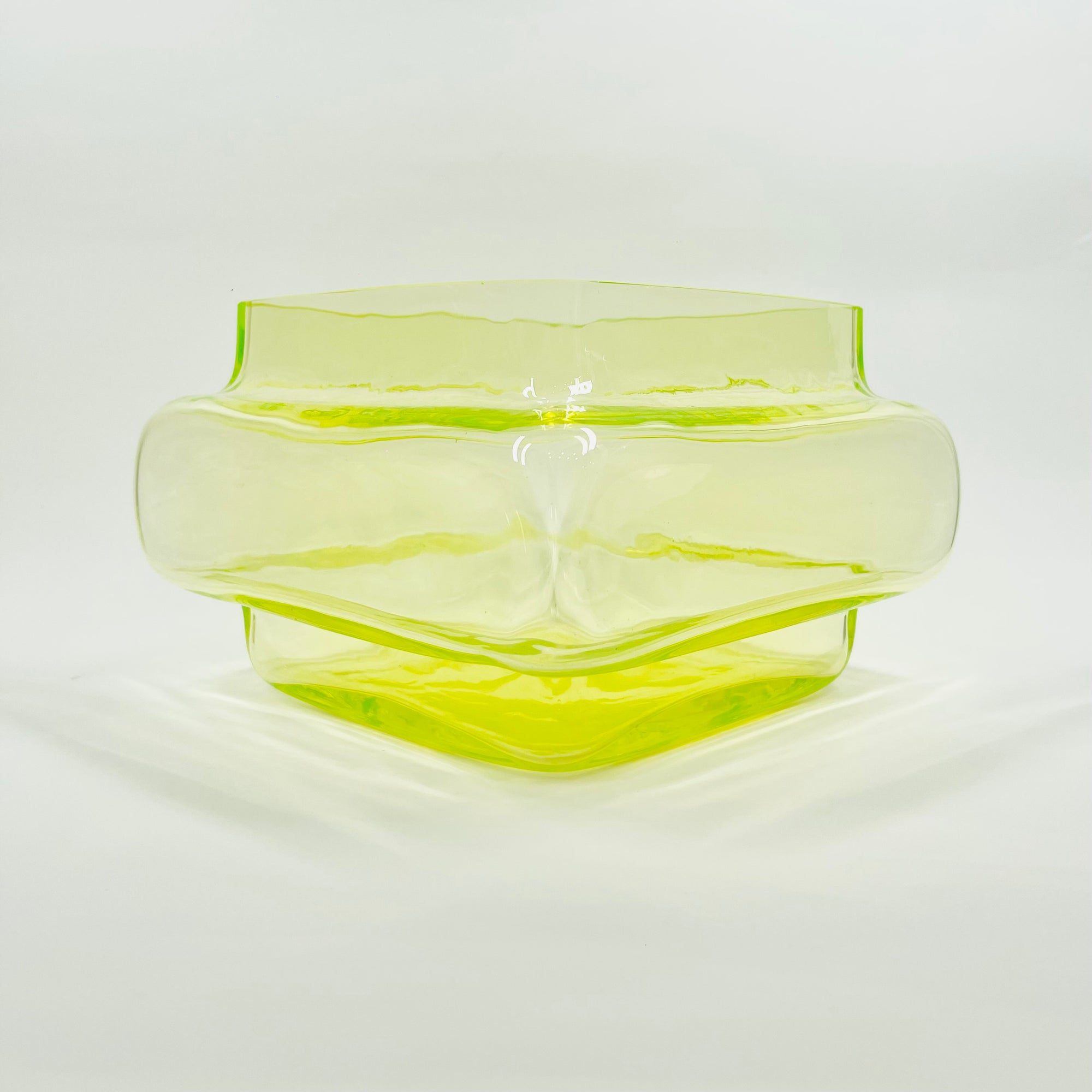 LARGE MIDCENTURY FINNISH URANIUM GLASS VASE BY HELENA TYNELL FOR RIIHIMAEN LASI
