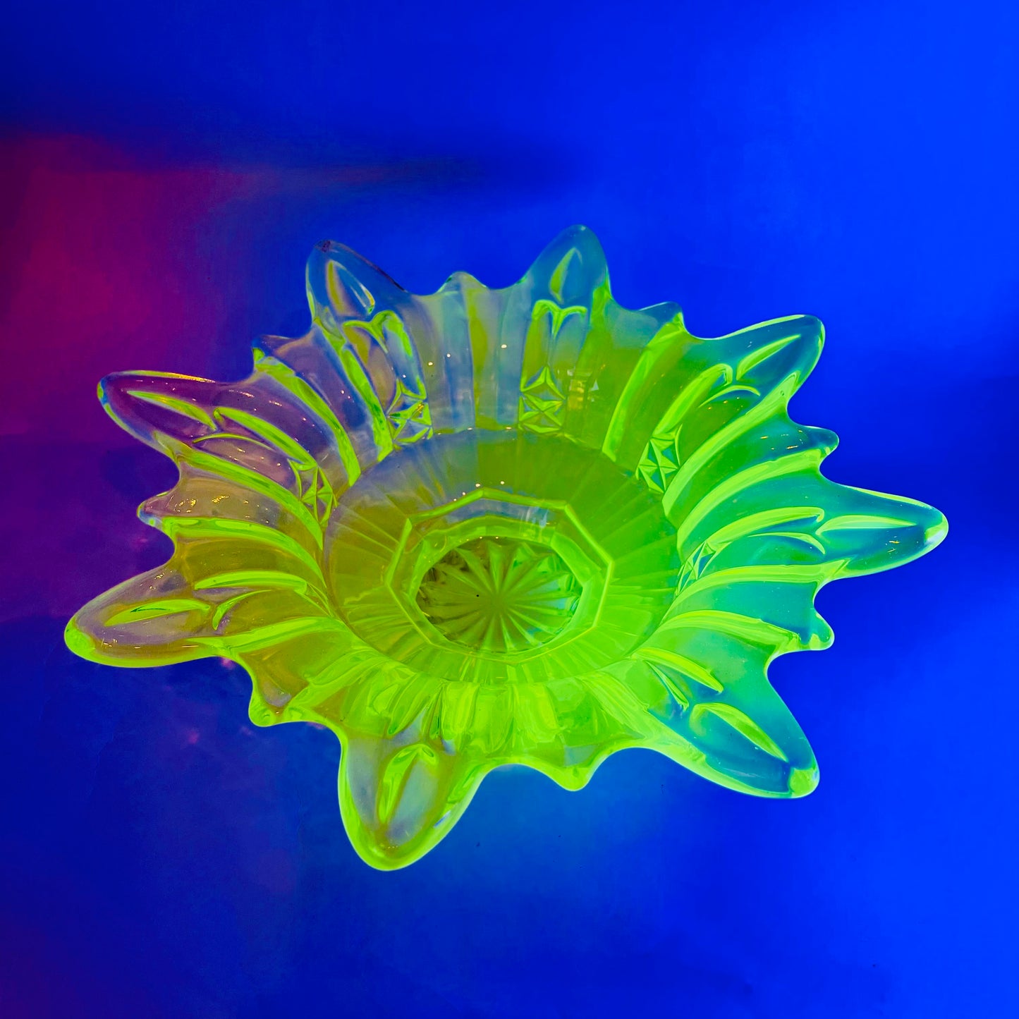 STARBURST URANIUM GLASS BOWL